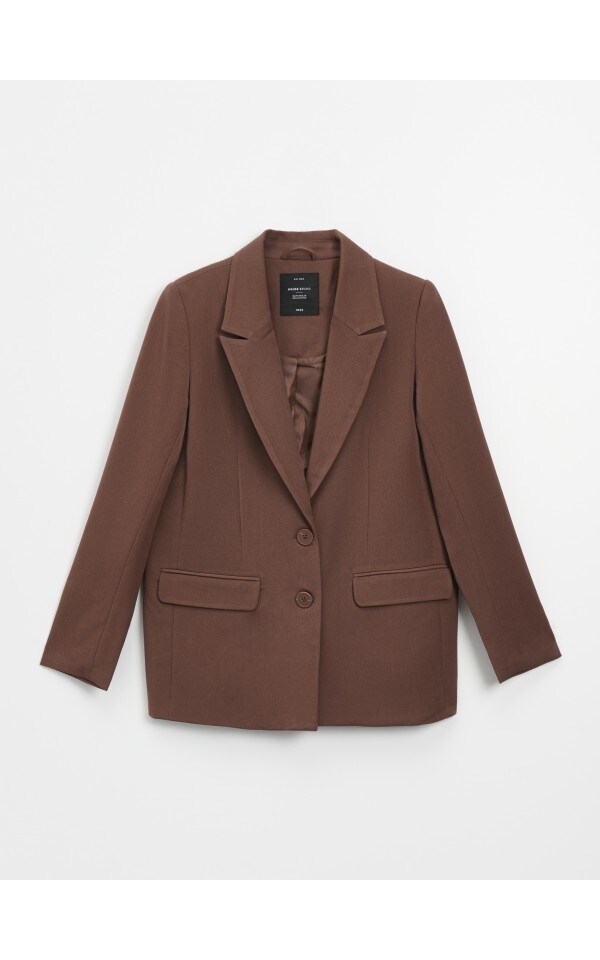 Blazer Marrone con Abito Bianco