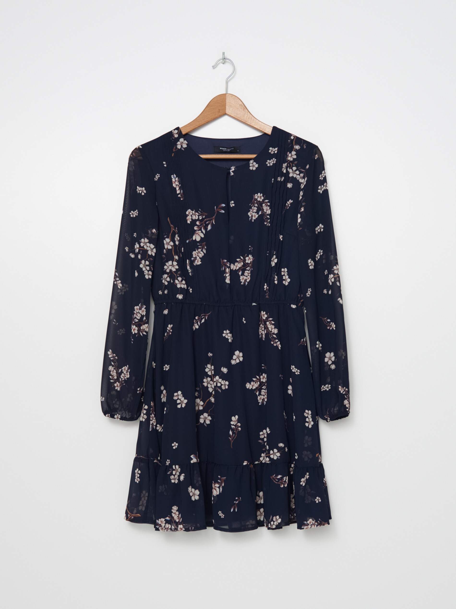 Vzorované šaty so zvýrazneným pásom