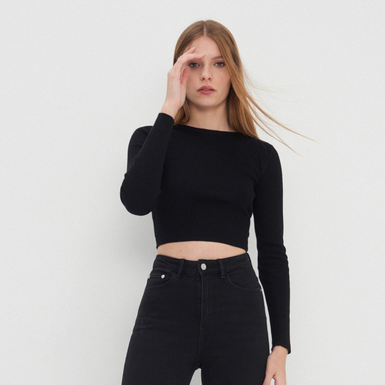 Viskózový sveter kratšieho strihu