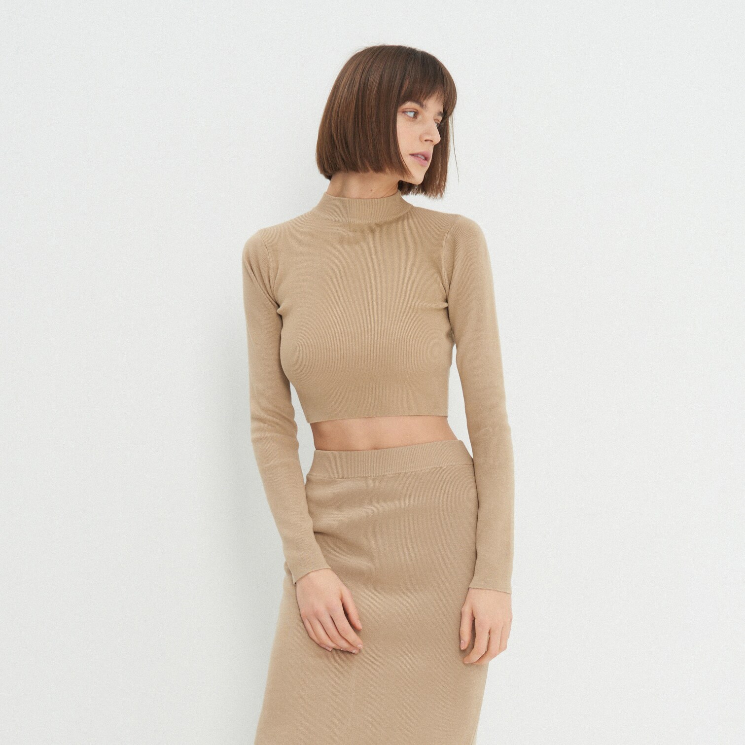 Pletený sveter kratšieho strihu