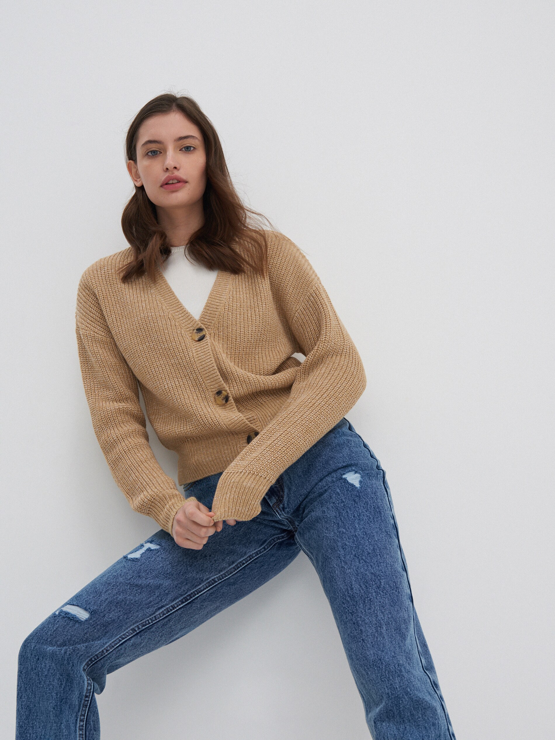 Kardigán s ozdobnými gombíkmi