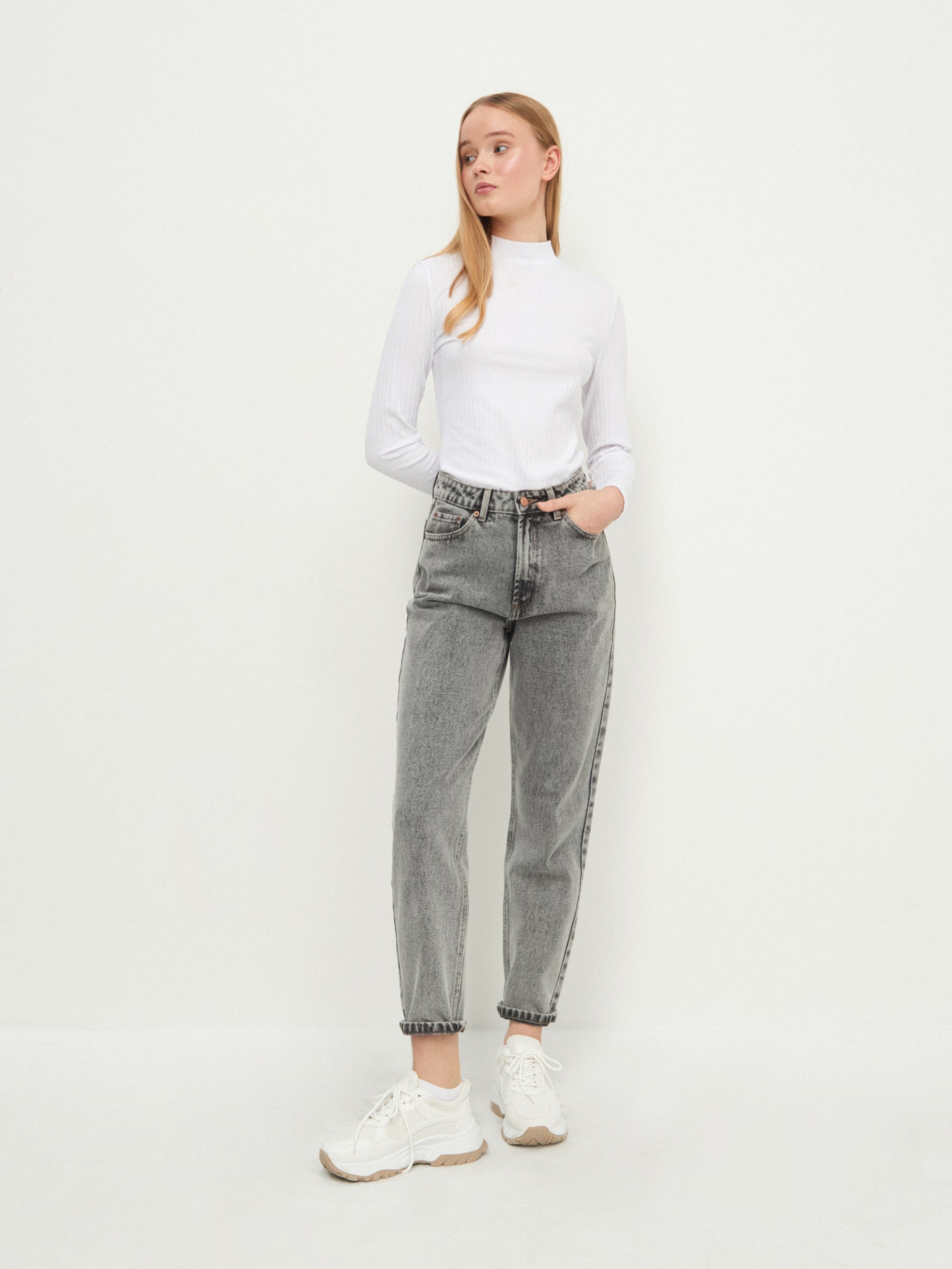 Tričko z prúžkovaného úpletu s polorolákom