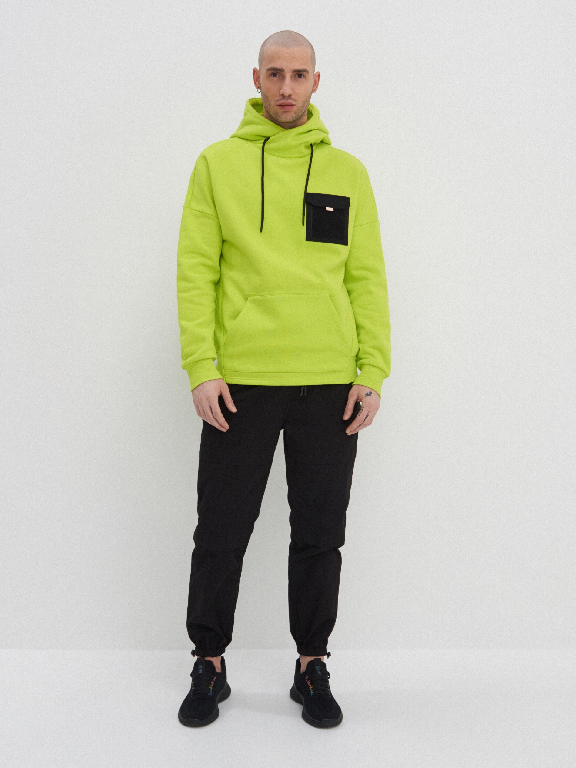 Mikina s nadmernou veľkosťou