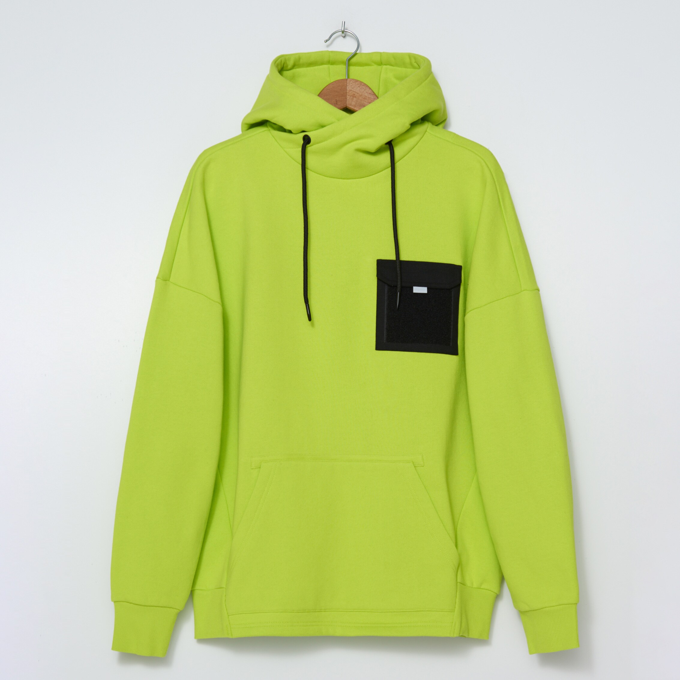 Mikina s nadmernou veľkosťou