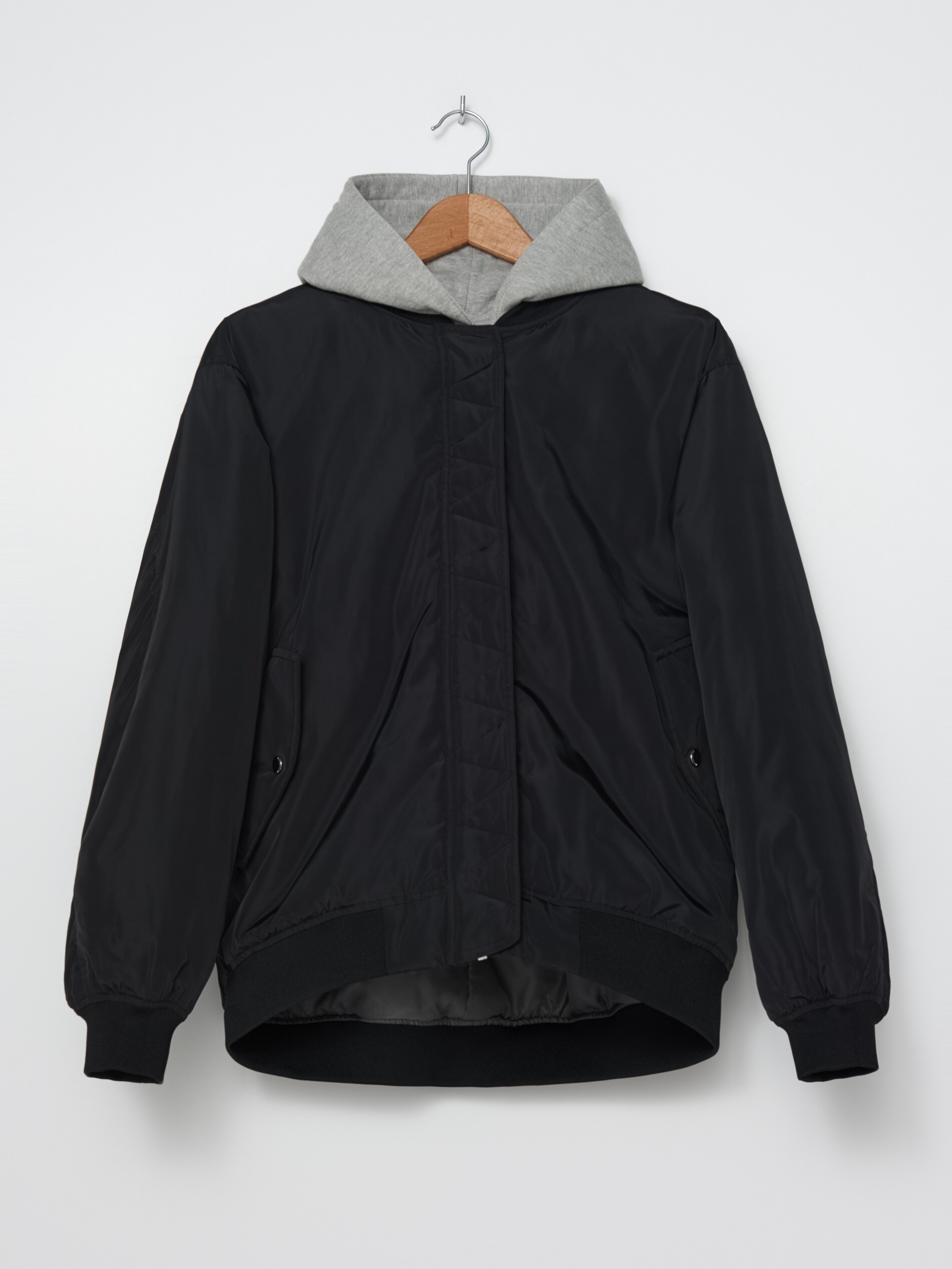 Bomberka s kapucňou