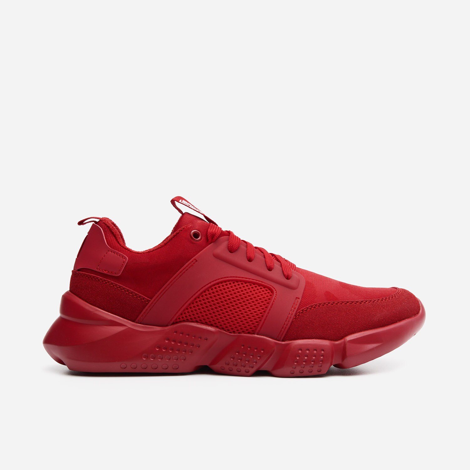 Tenisky z rôznych materiálov