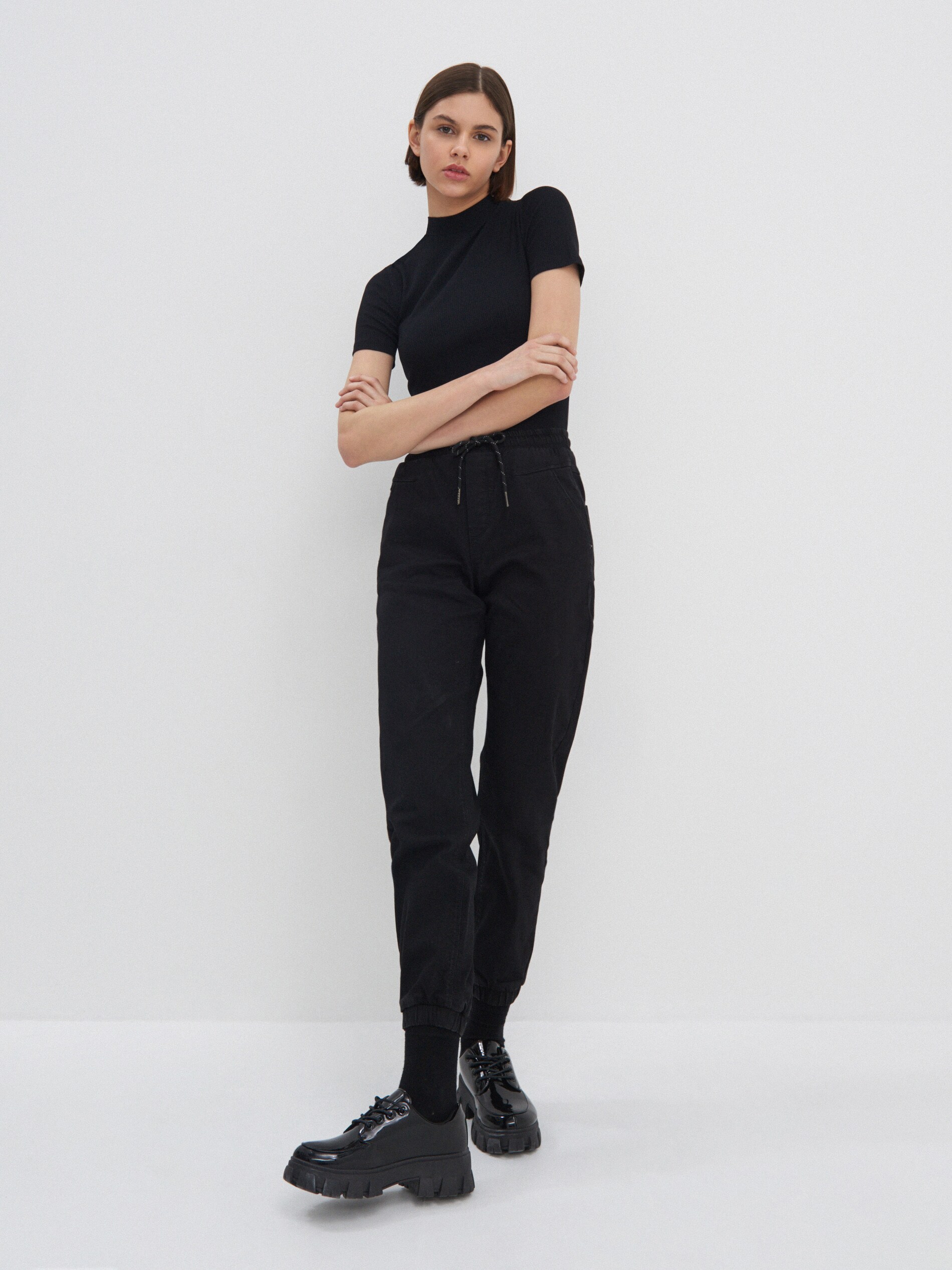 Denimové joggery s vypraným efektom