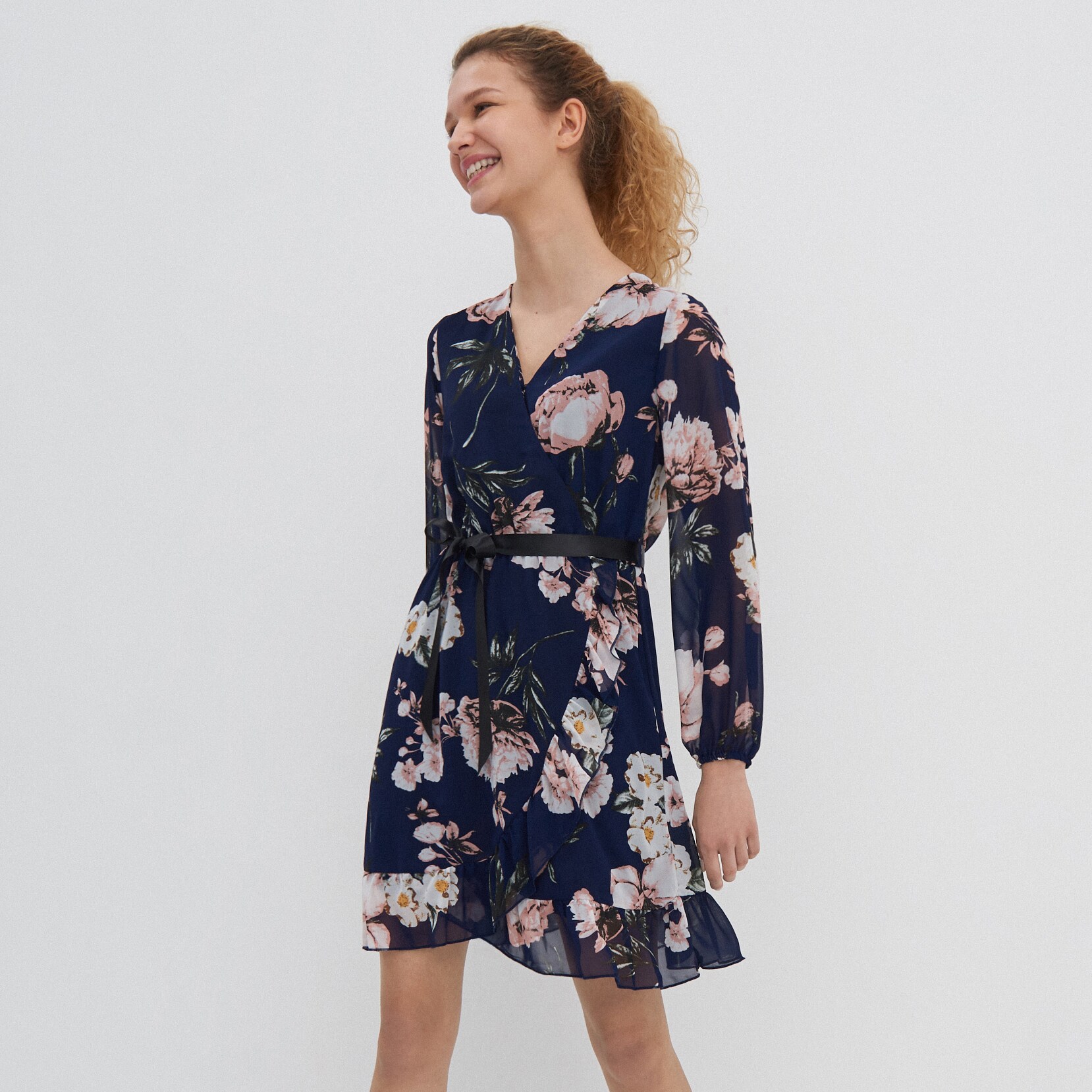 Prekladané kvetinové šaty