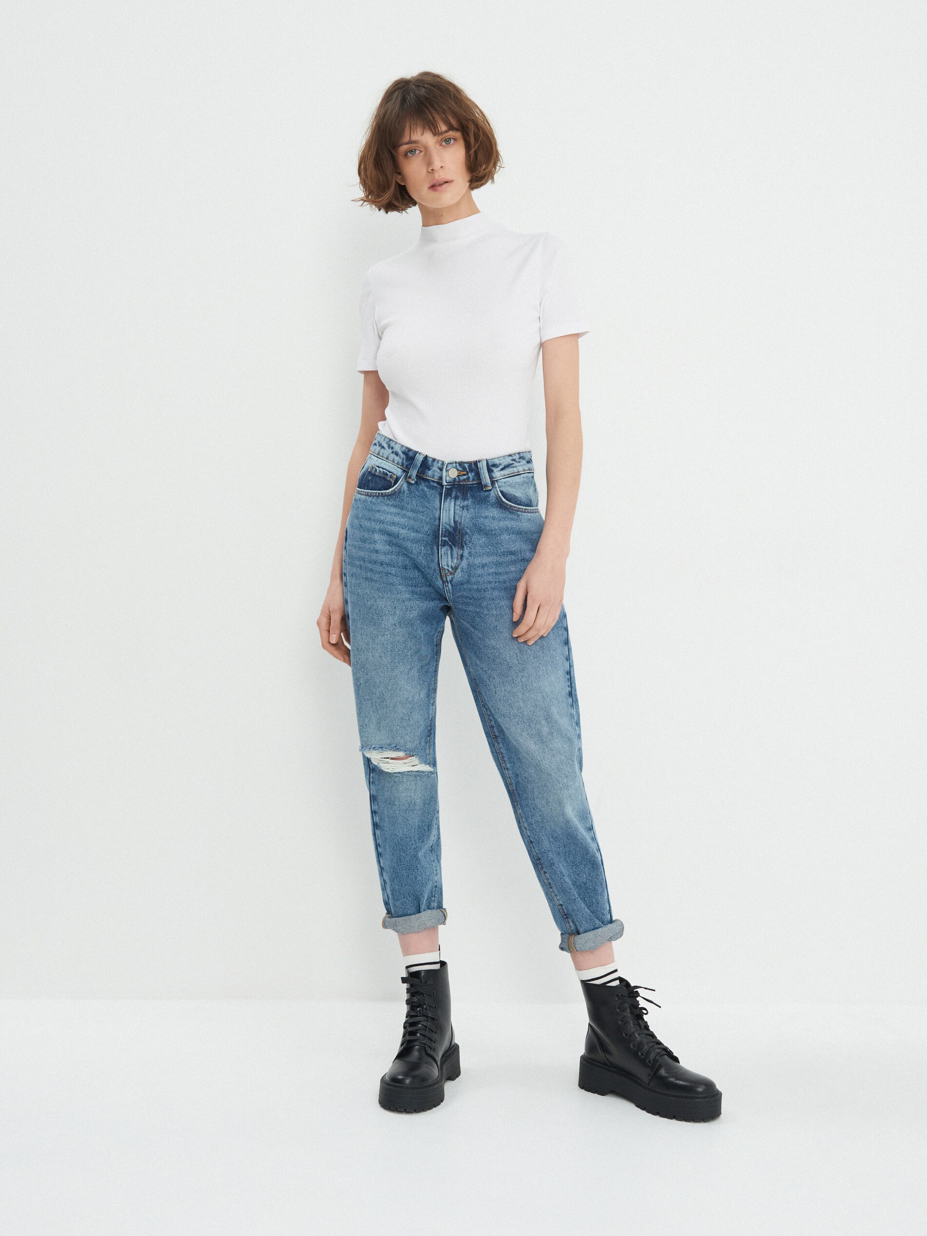 Mom jeans nohavice s dierami