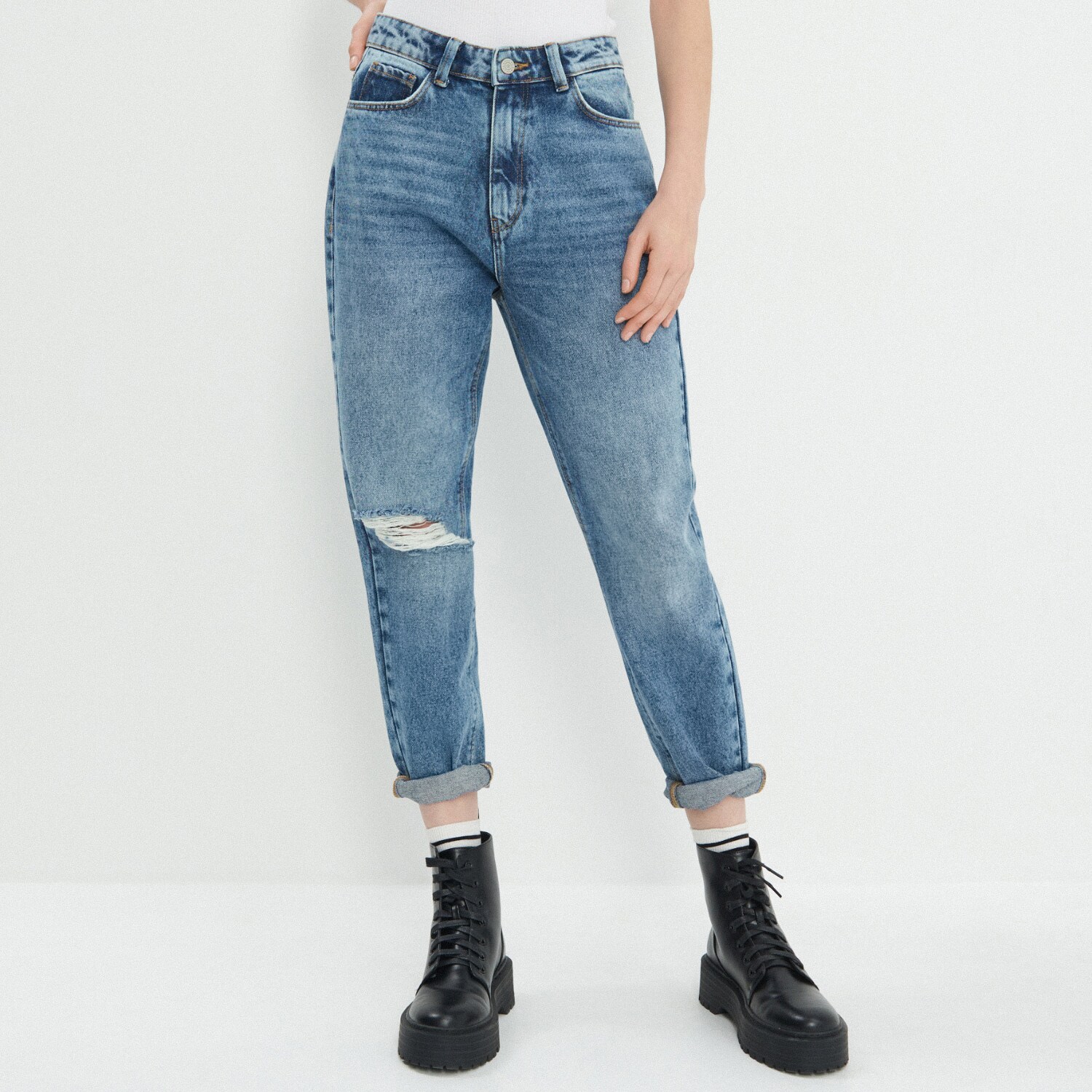 Mom jeans nohavice s dierami