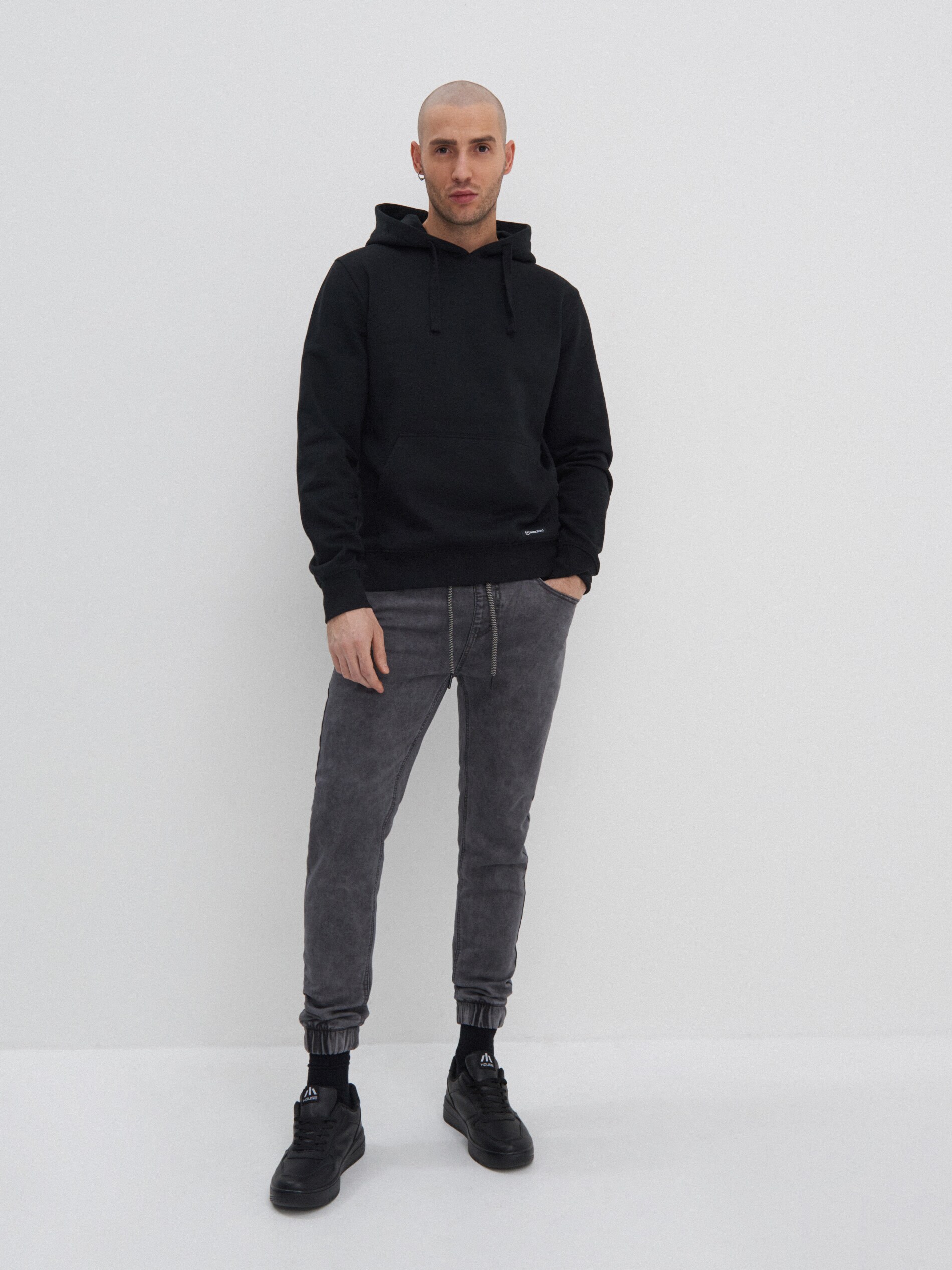 Denimové joggery s vypraným efektom