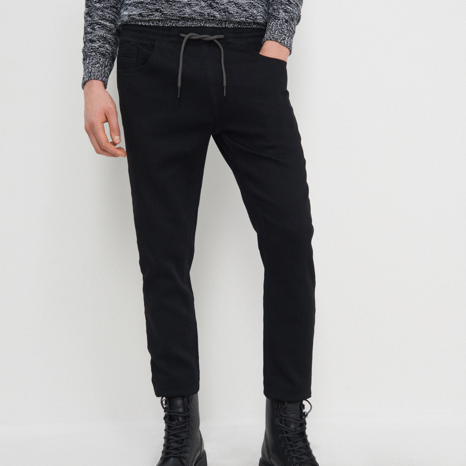 Denimové joggery s vypraným efektom