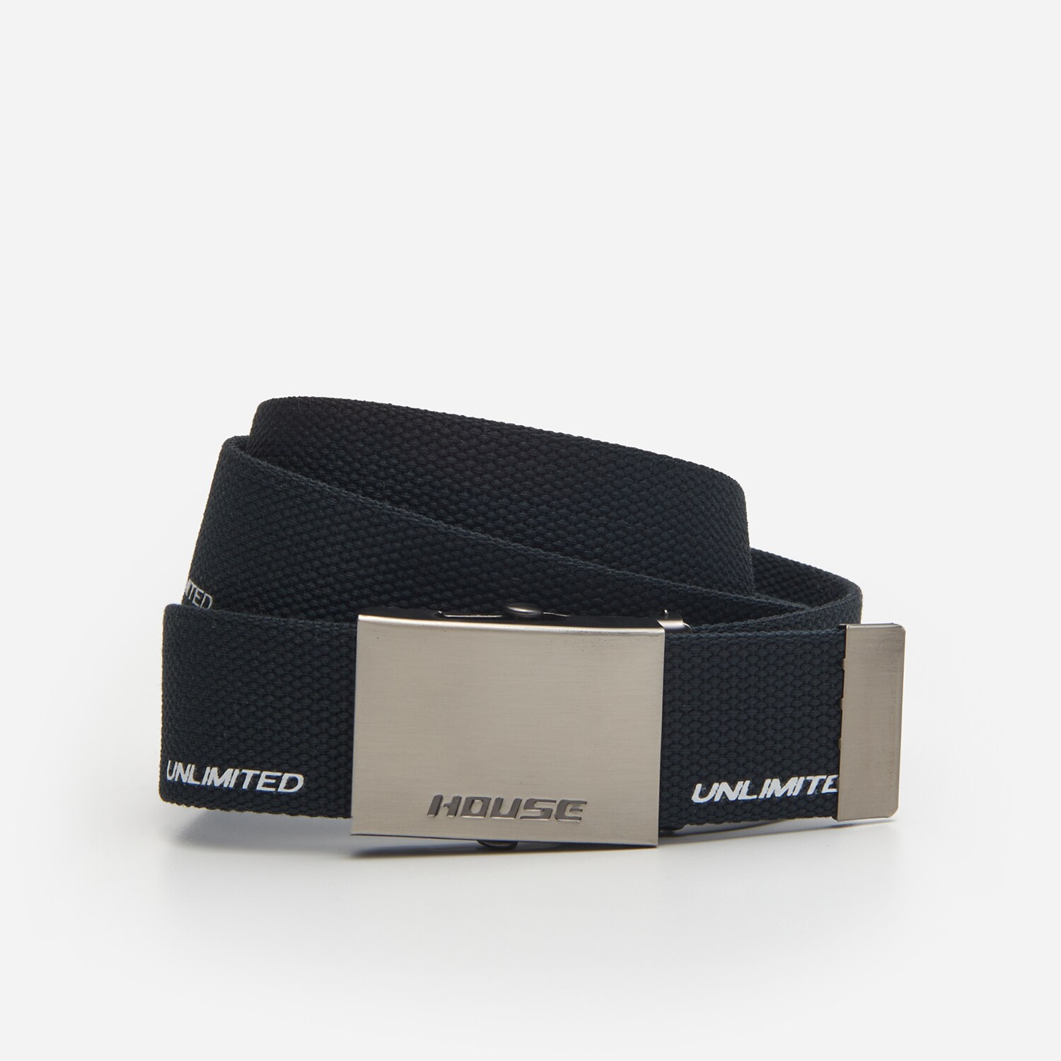 Tkaný opasok s kovovou prackou