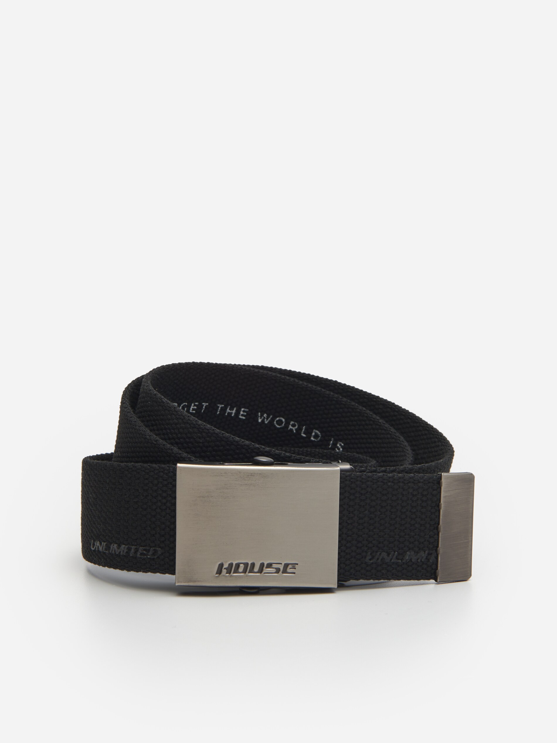 Tkaný opasok s kovovou prackou