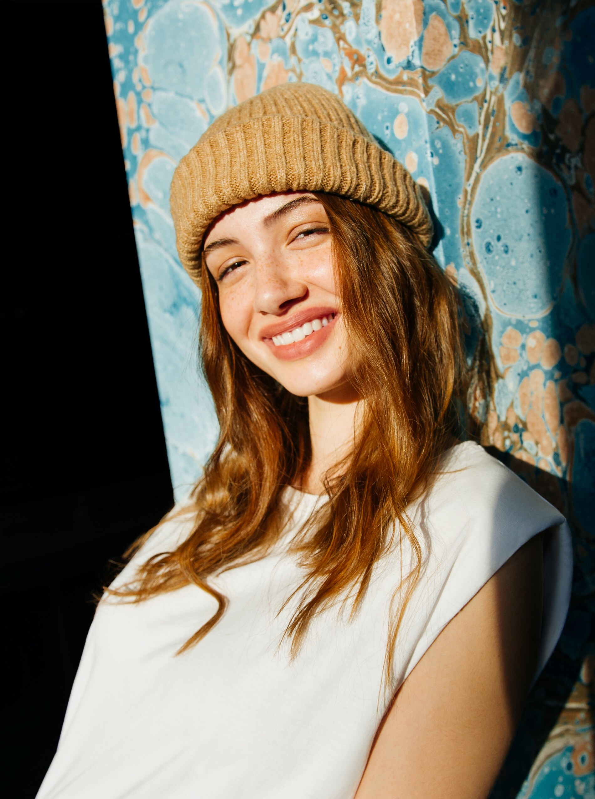 Tričko s vypchávkami cez plece