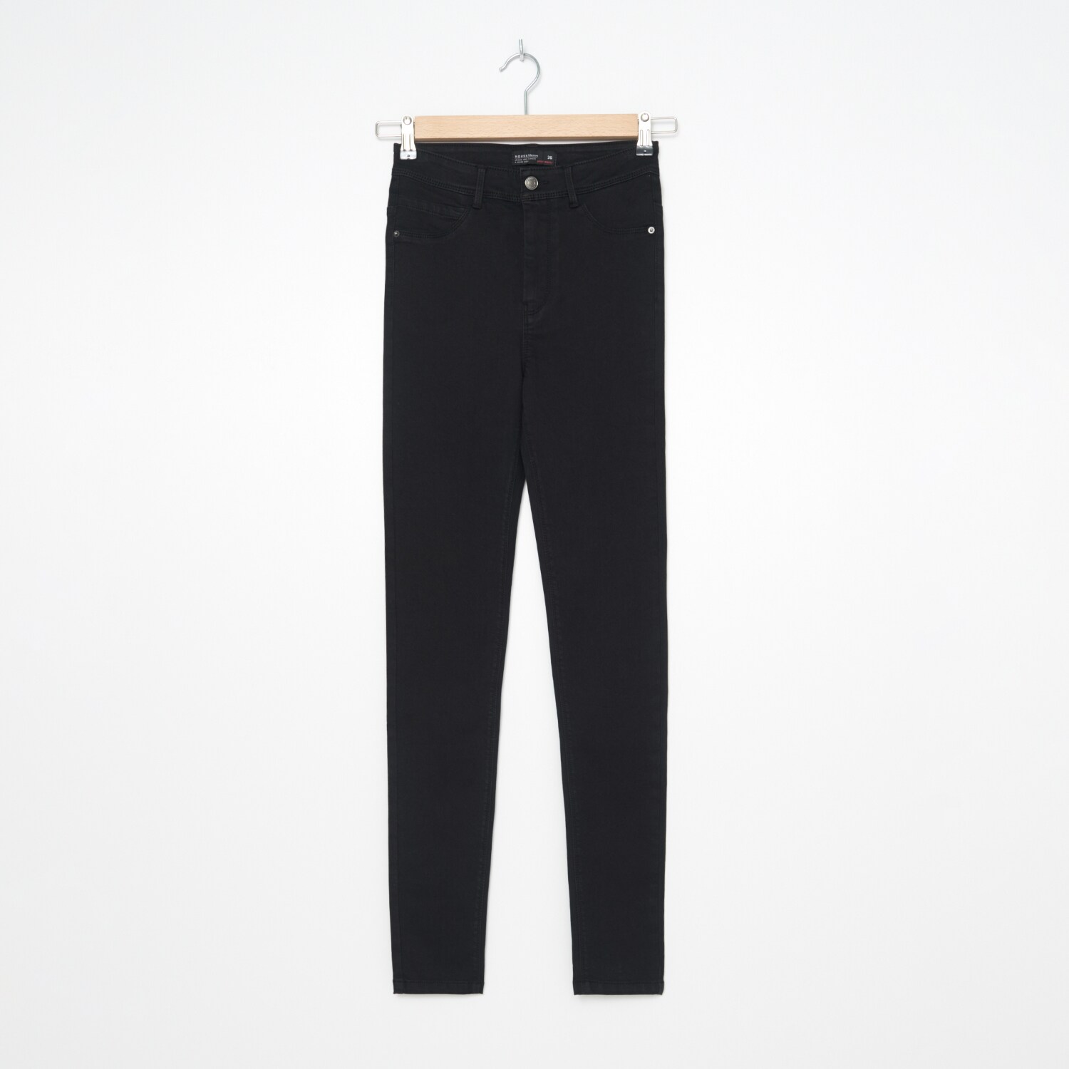 Úzke rifle s dlhšími nohami a vysokým pásom