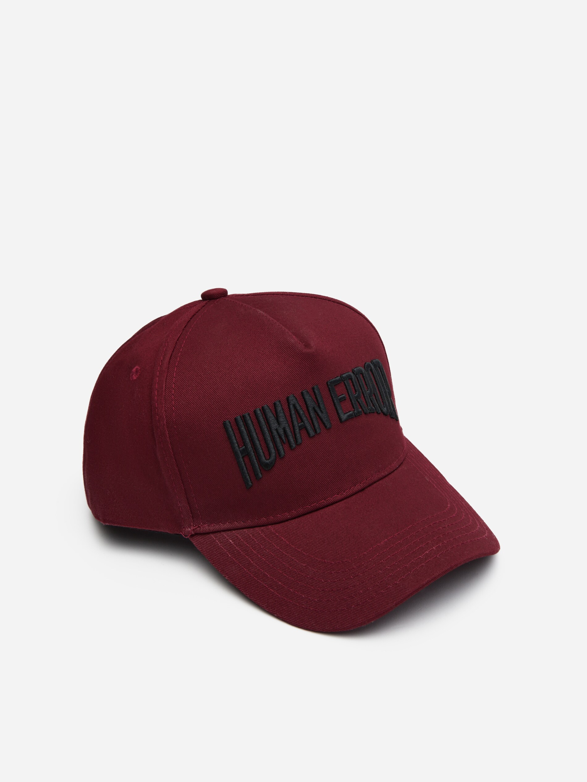 Čiapka so šiltom a výšivkou