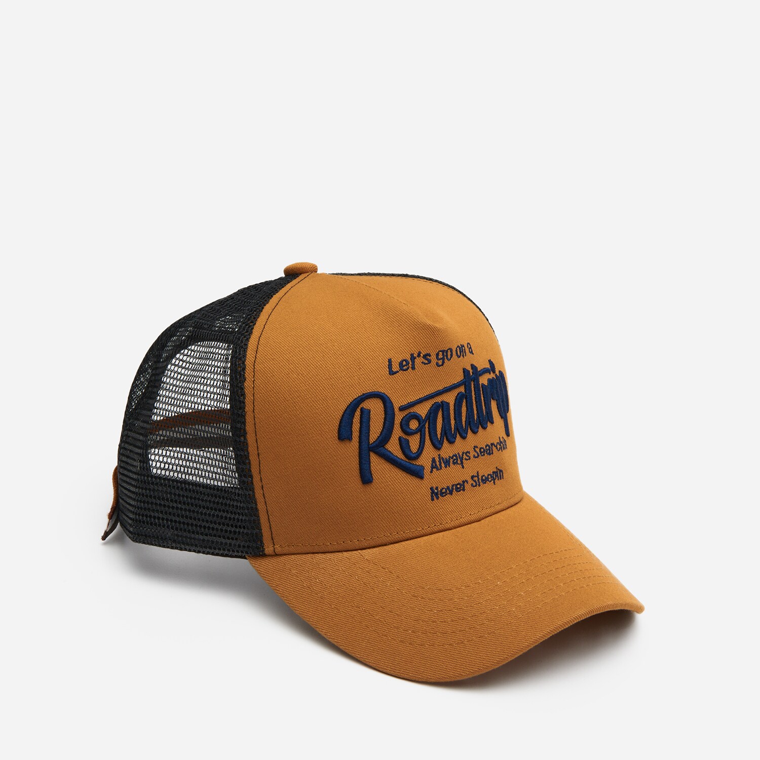 Čiapka so šiltom a výšivkou