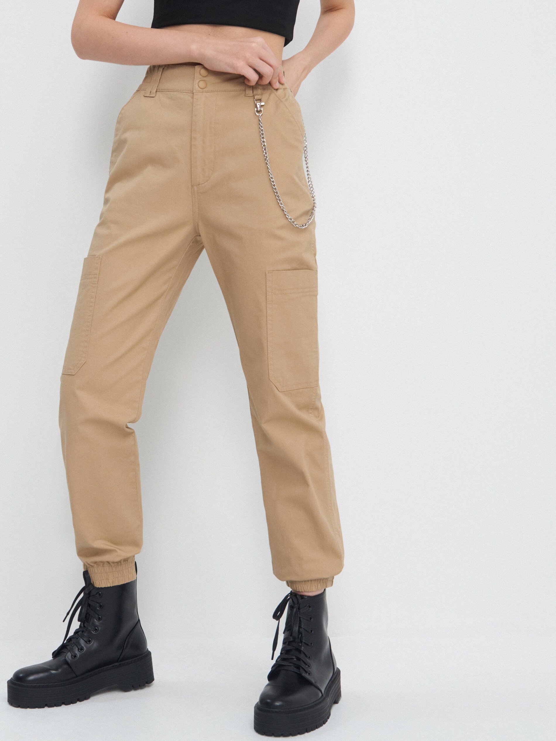Nohavice s cargo vreckami a retiazkou