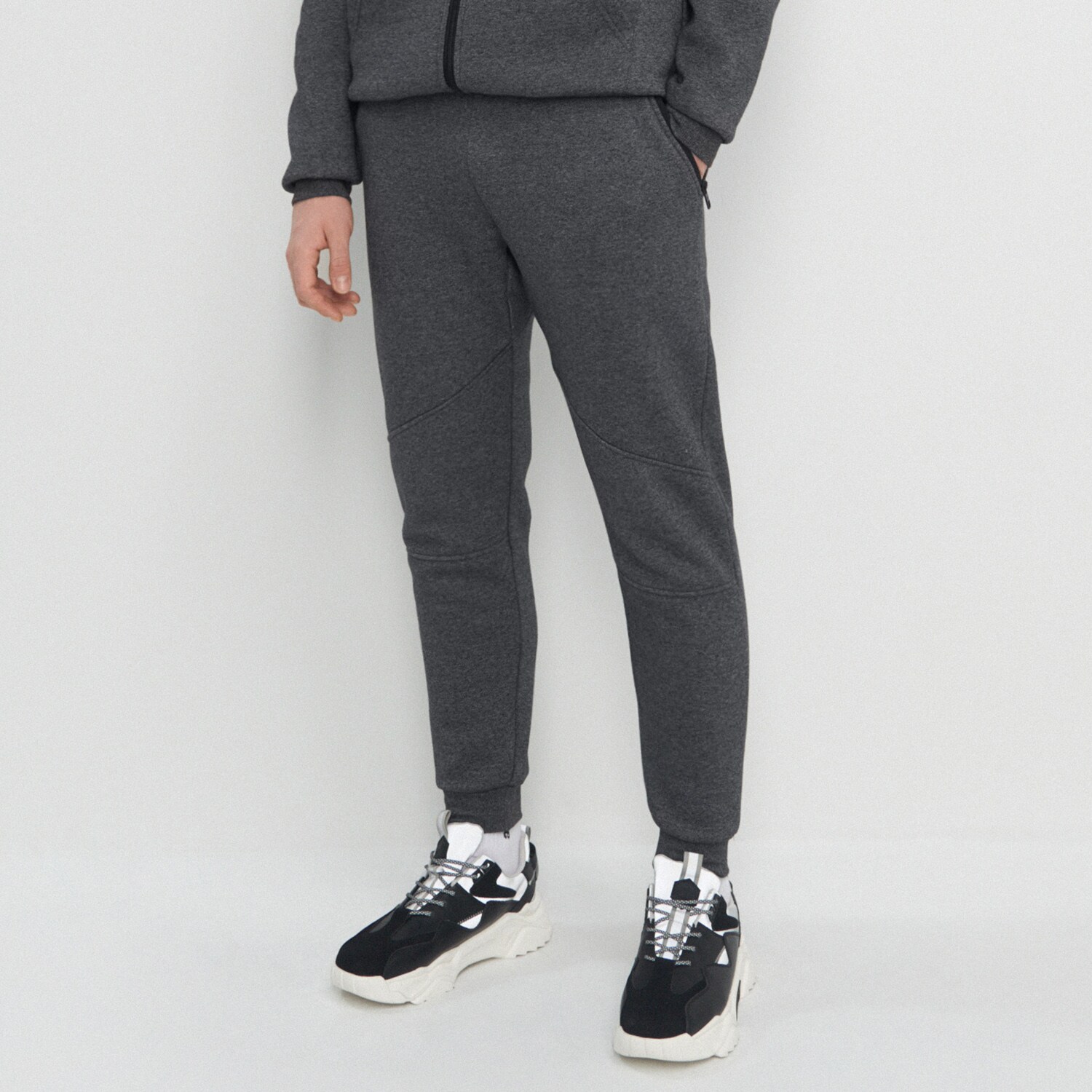 Teplákové joggery so stehovaním