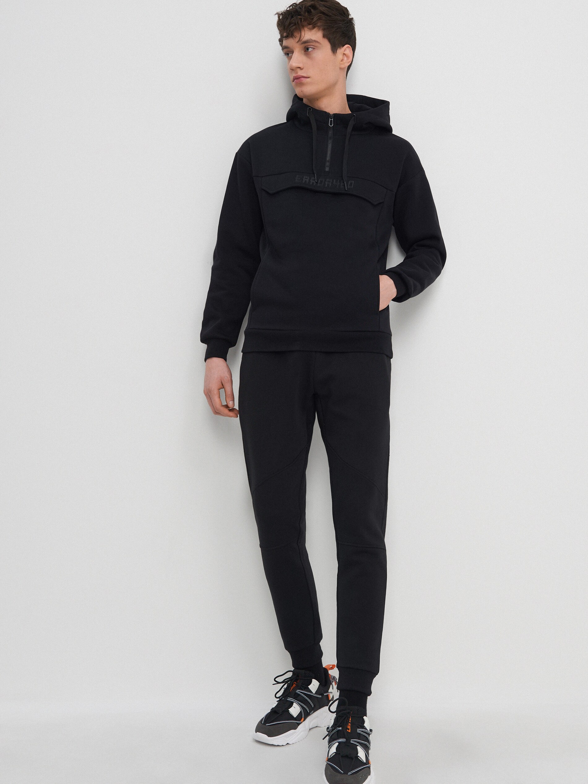 Teplákové joggery so stehovaním