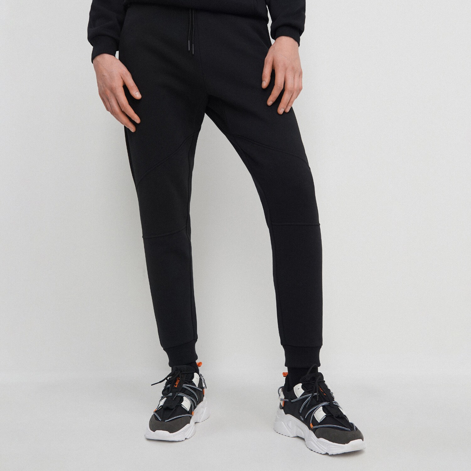 Teplákové joggery so stehovaním