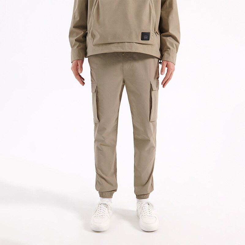 House - pantaloni joggers cu buzunare cargo - bej