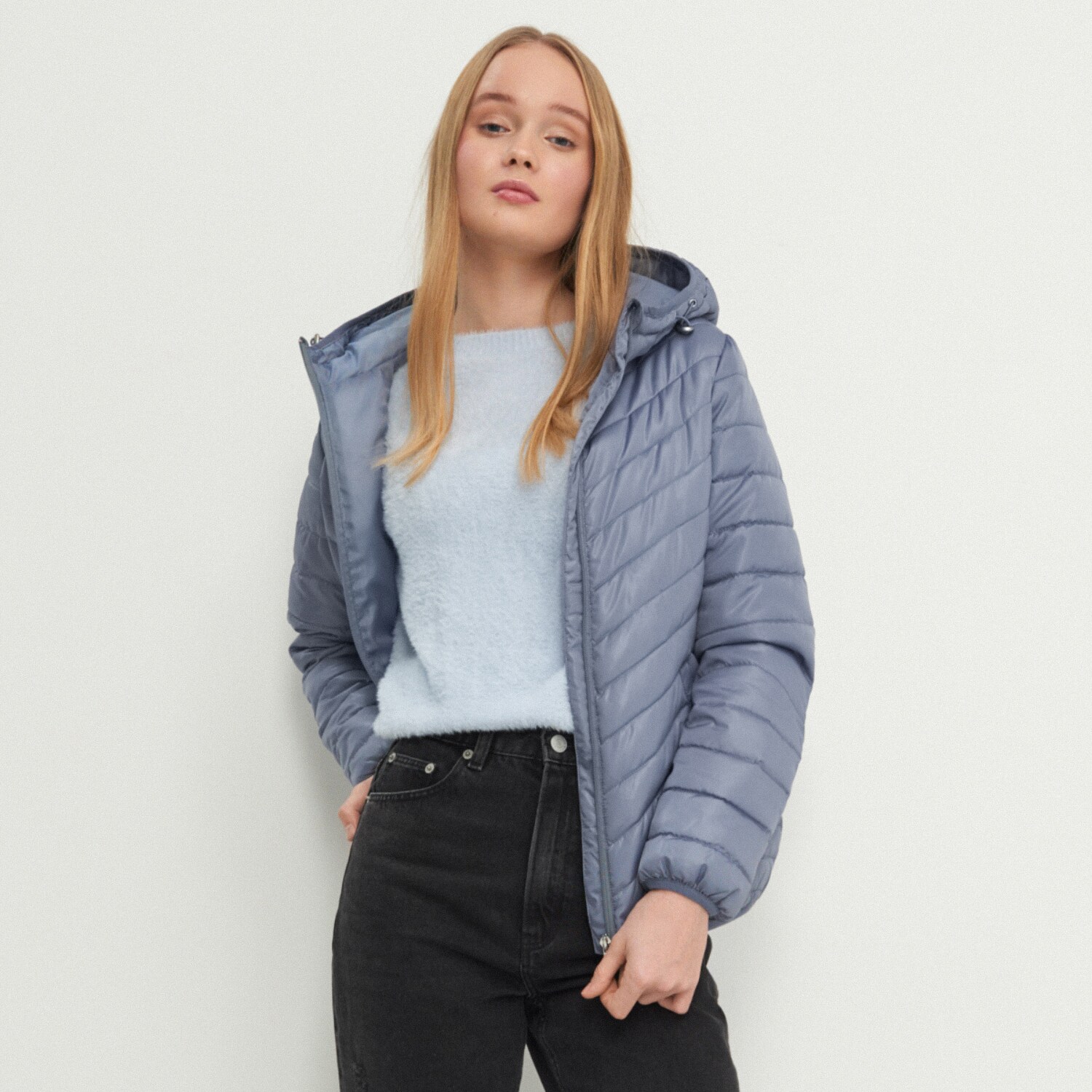 Prešívaná bunda s kapucňou