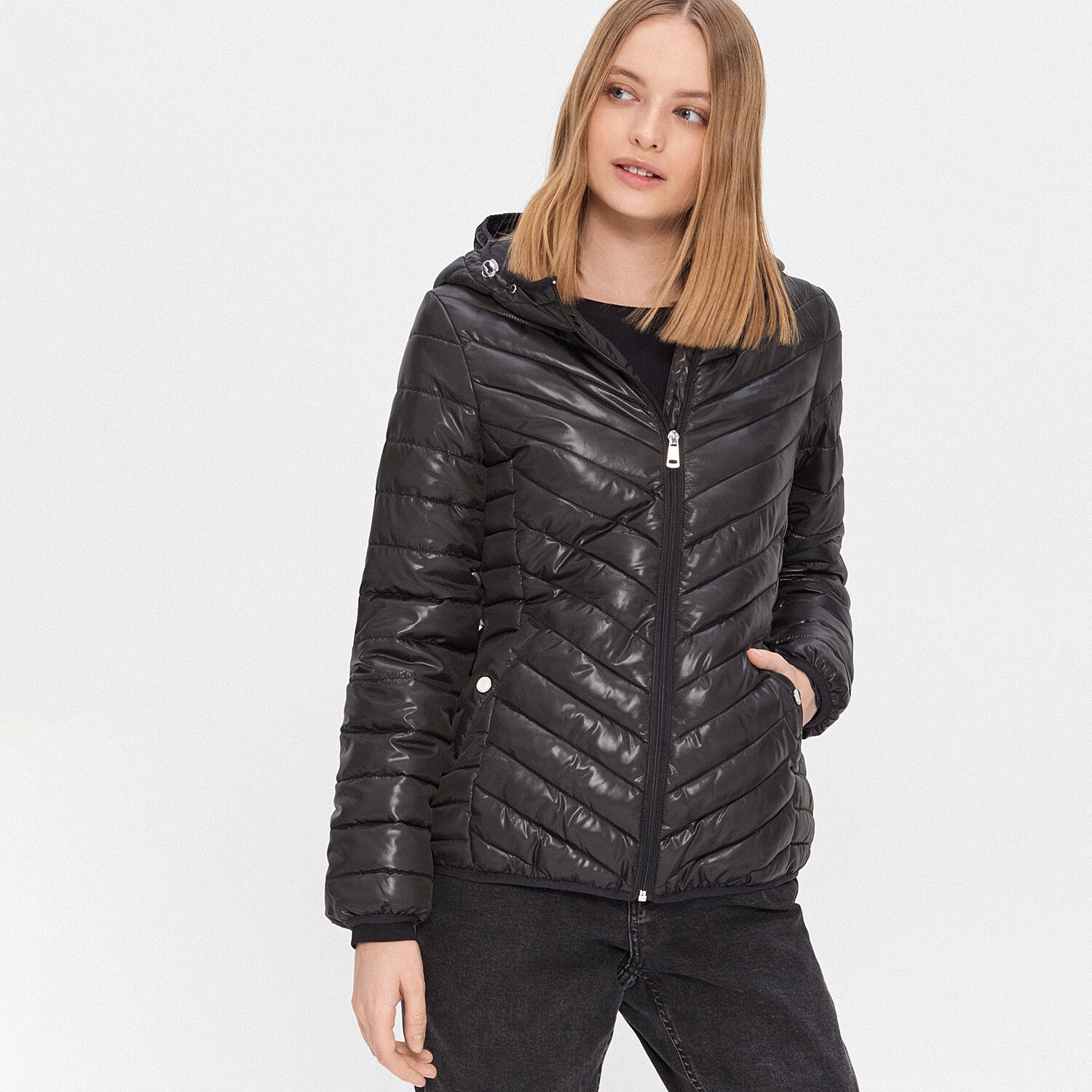 Prešívaná bunda s kapucňou