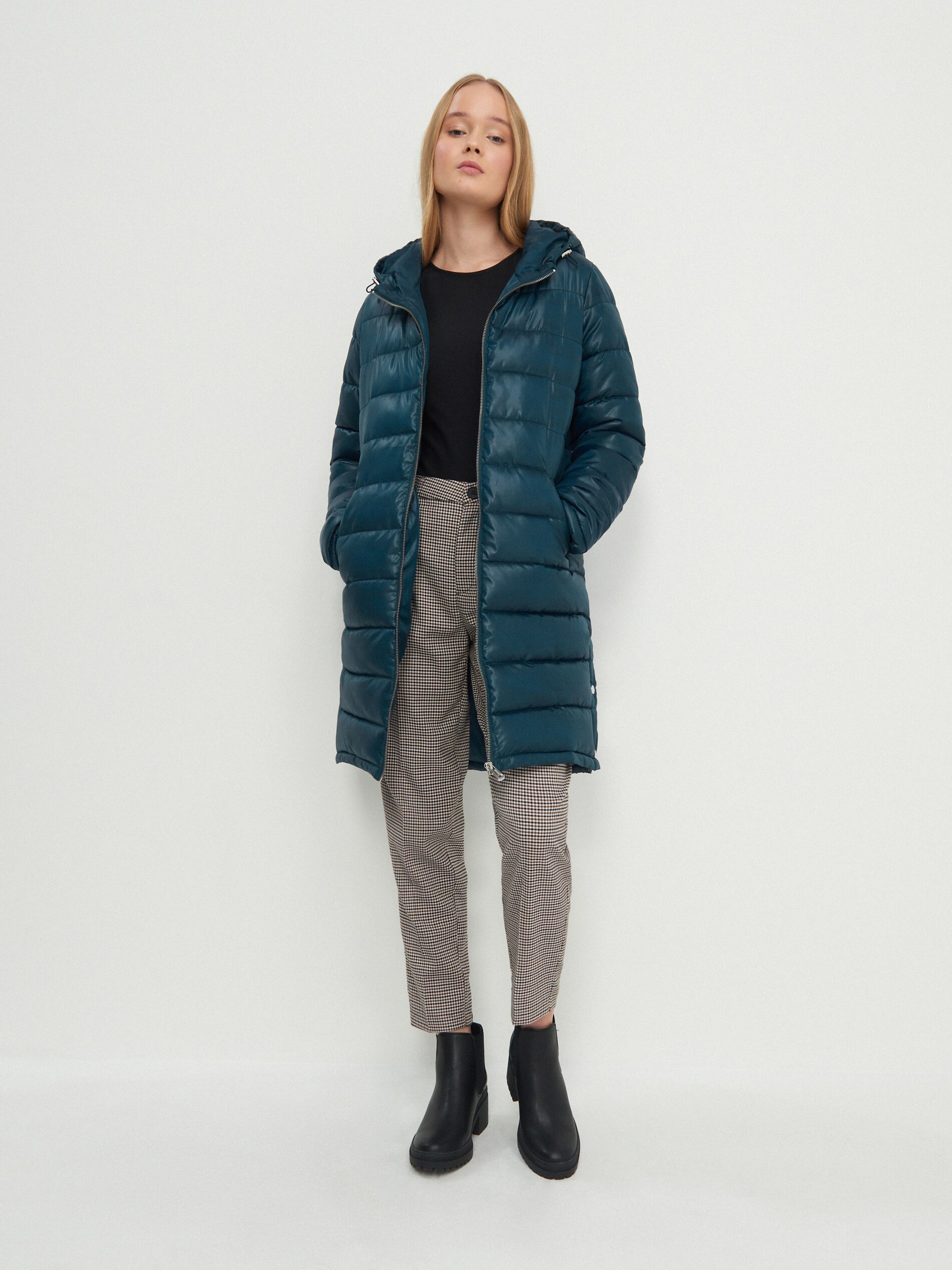 Prešívaný plášť s kapucňou