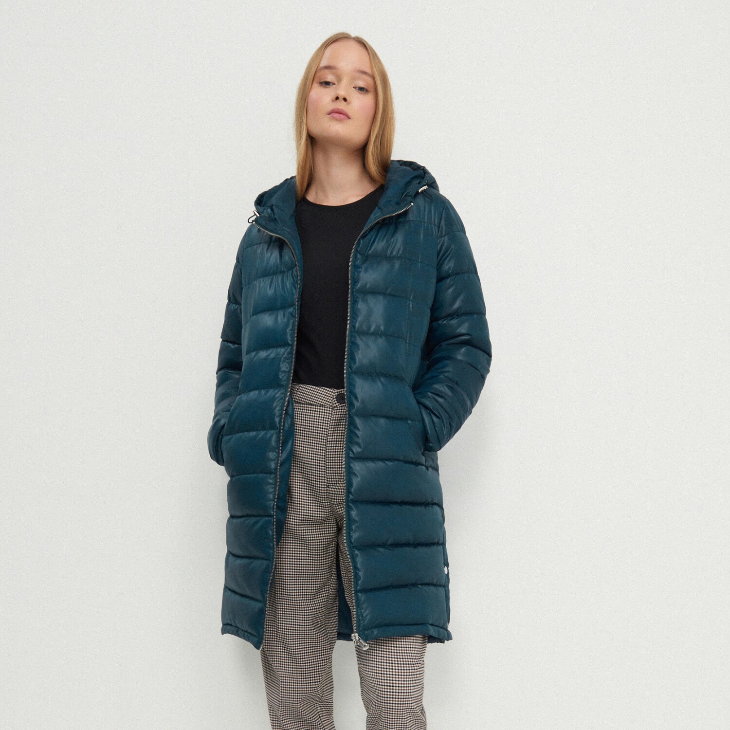 Prešívaný plášť s kapucňou