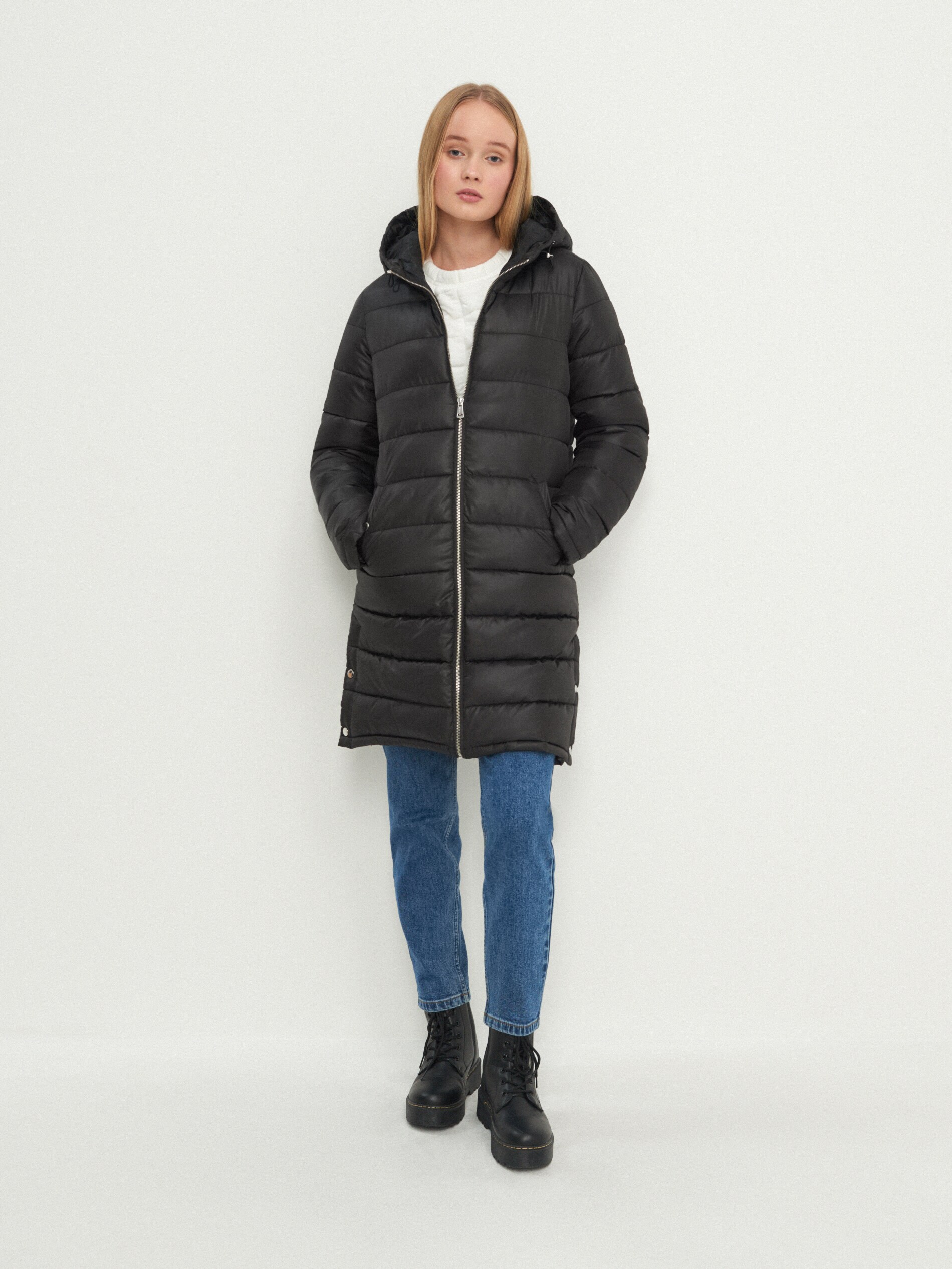 Prešívaný plášť s kapucňou