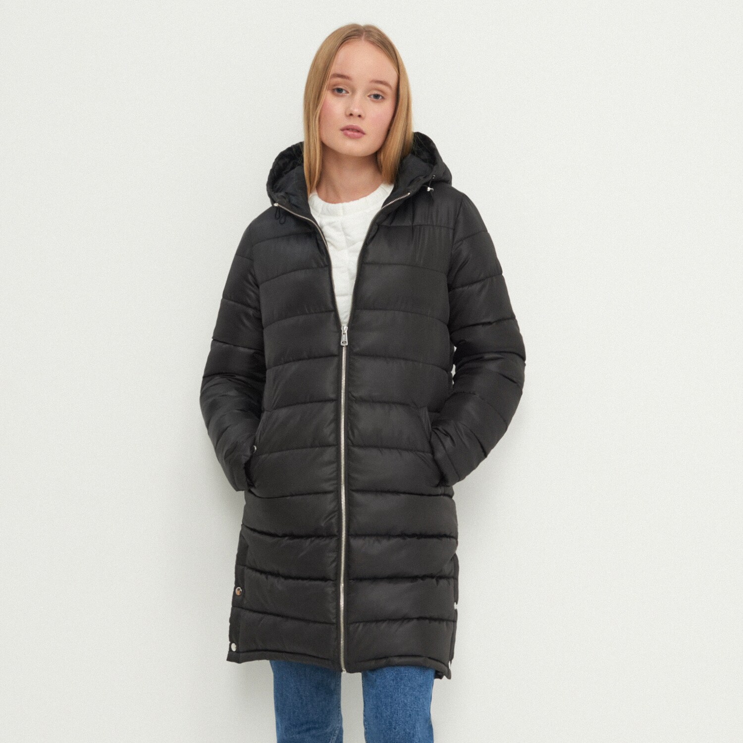 Prešívaný plášť s kapucňou