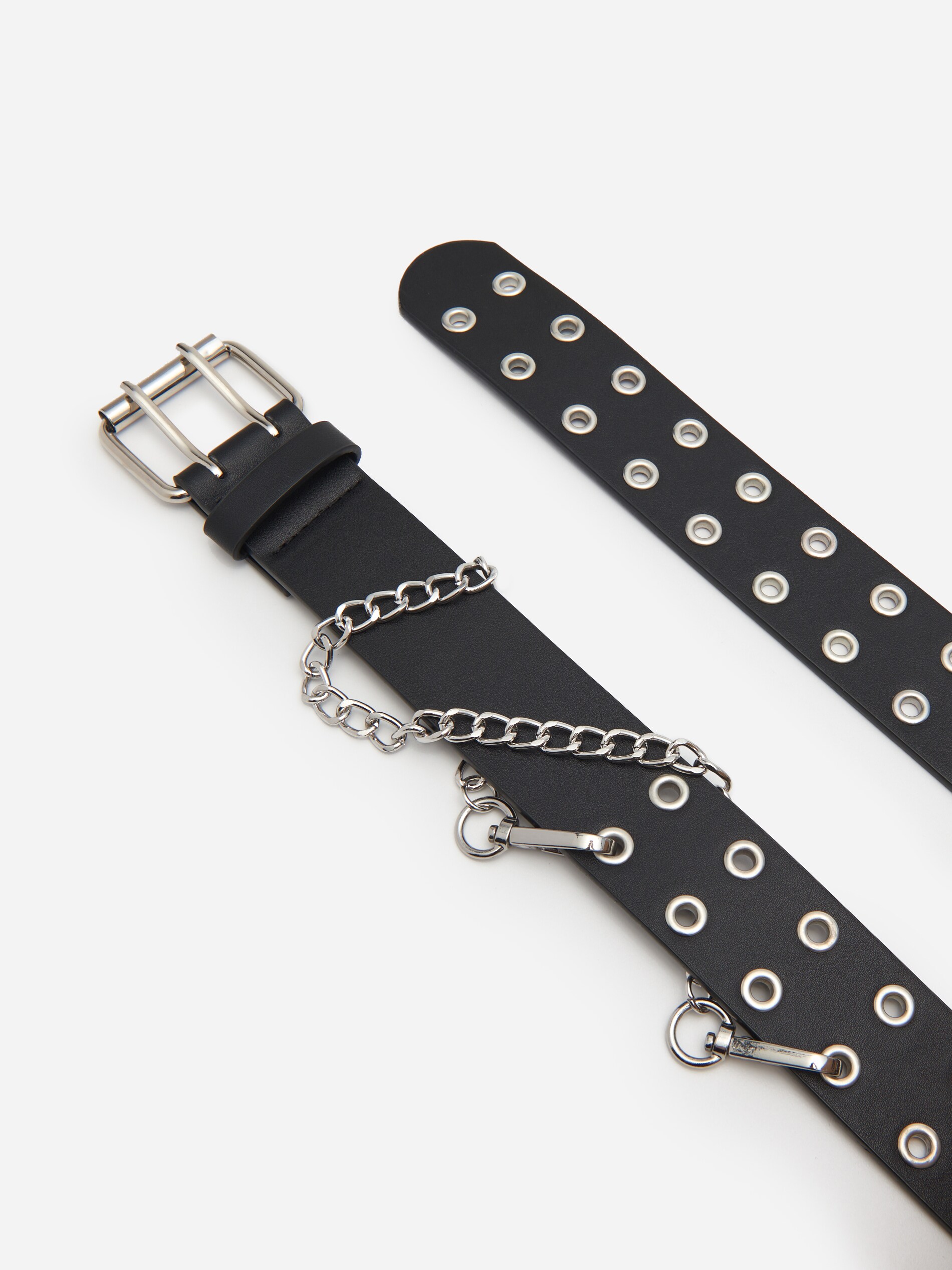 Opasok s očkami a ozdobnou retiazkou