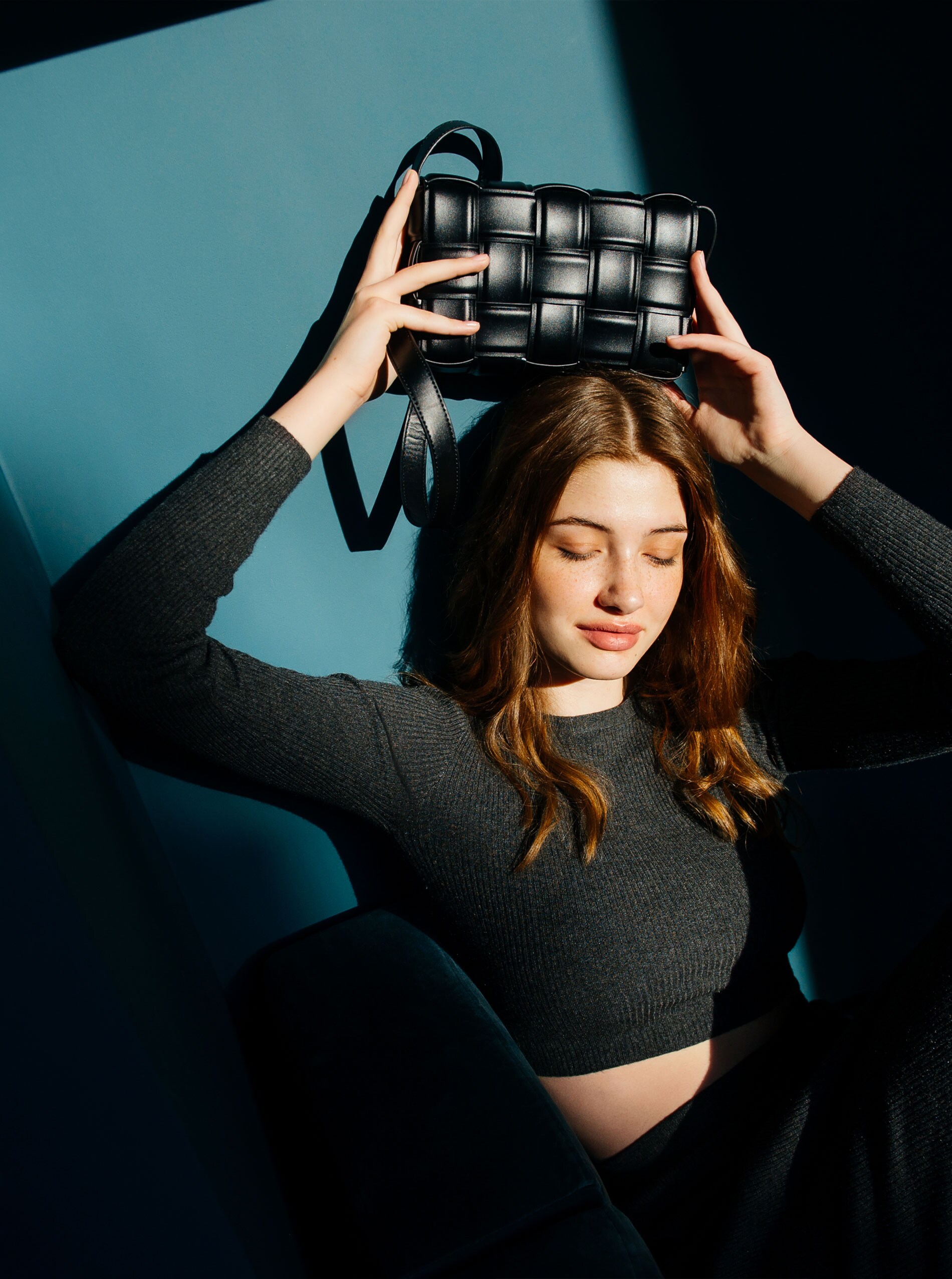 Pletená crossbody kabelka