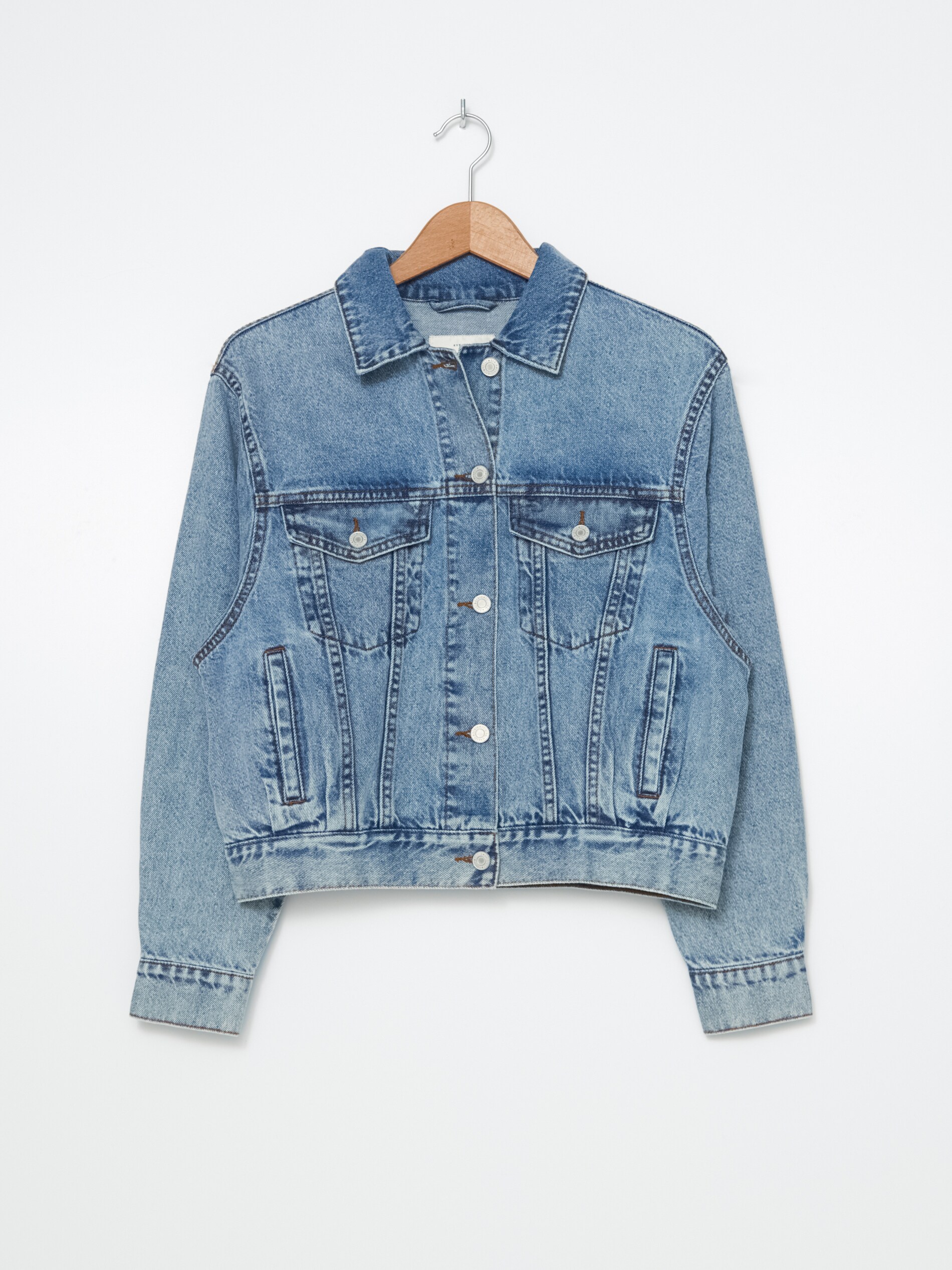 Vyblednutá riflová bunda