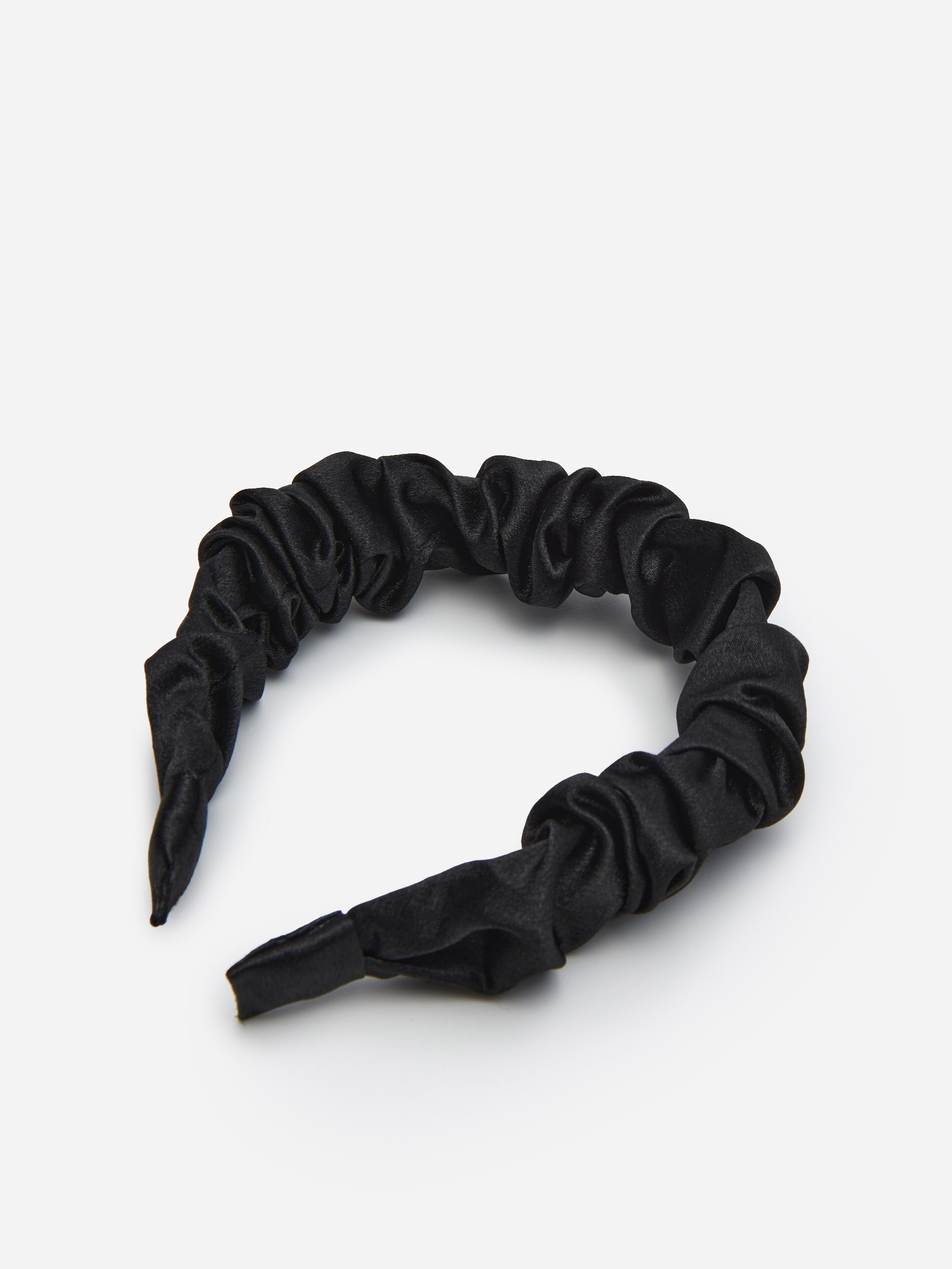 Čelenka s ozdobným riasením