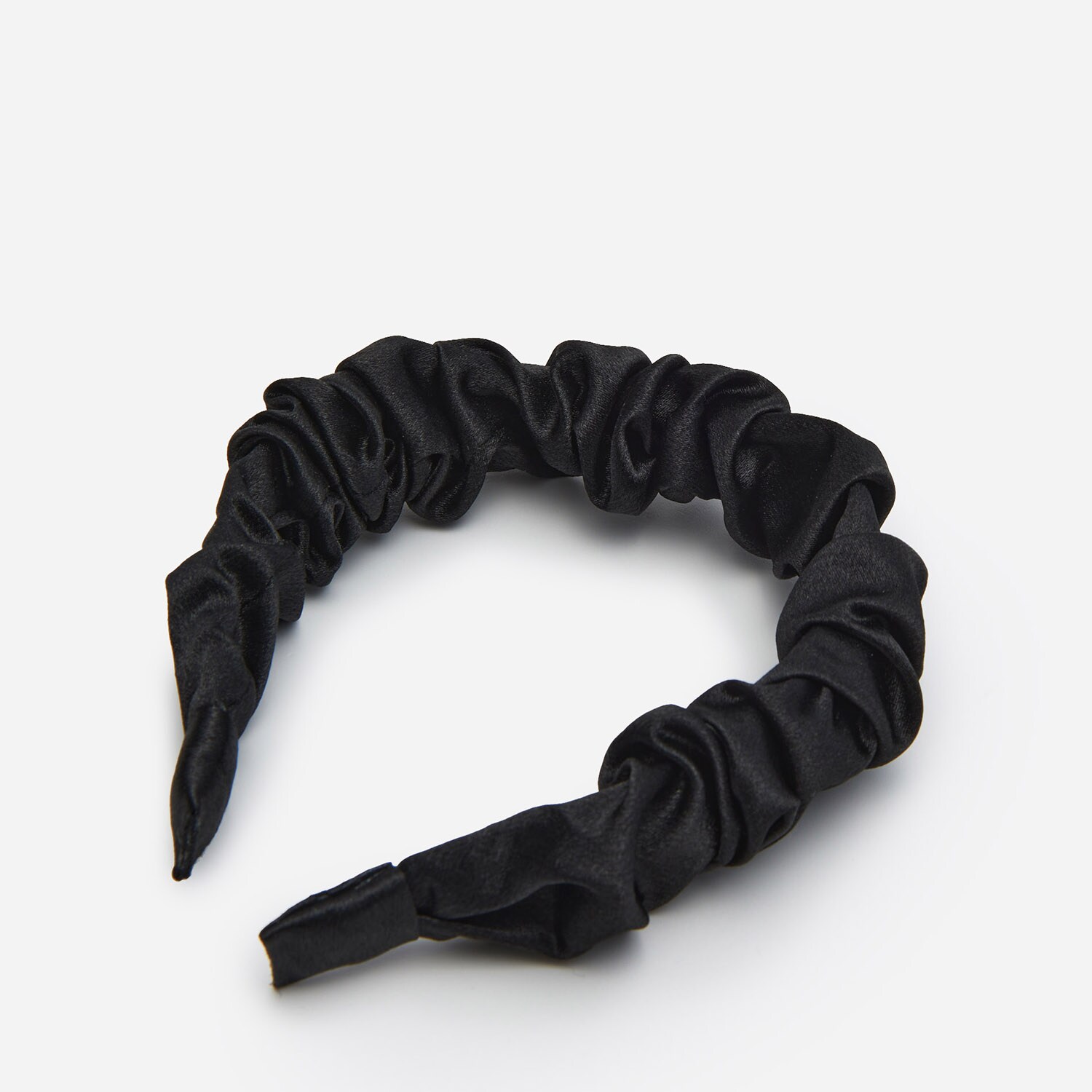 Čelenka s ozdobným riasením