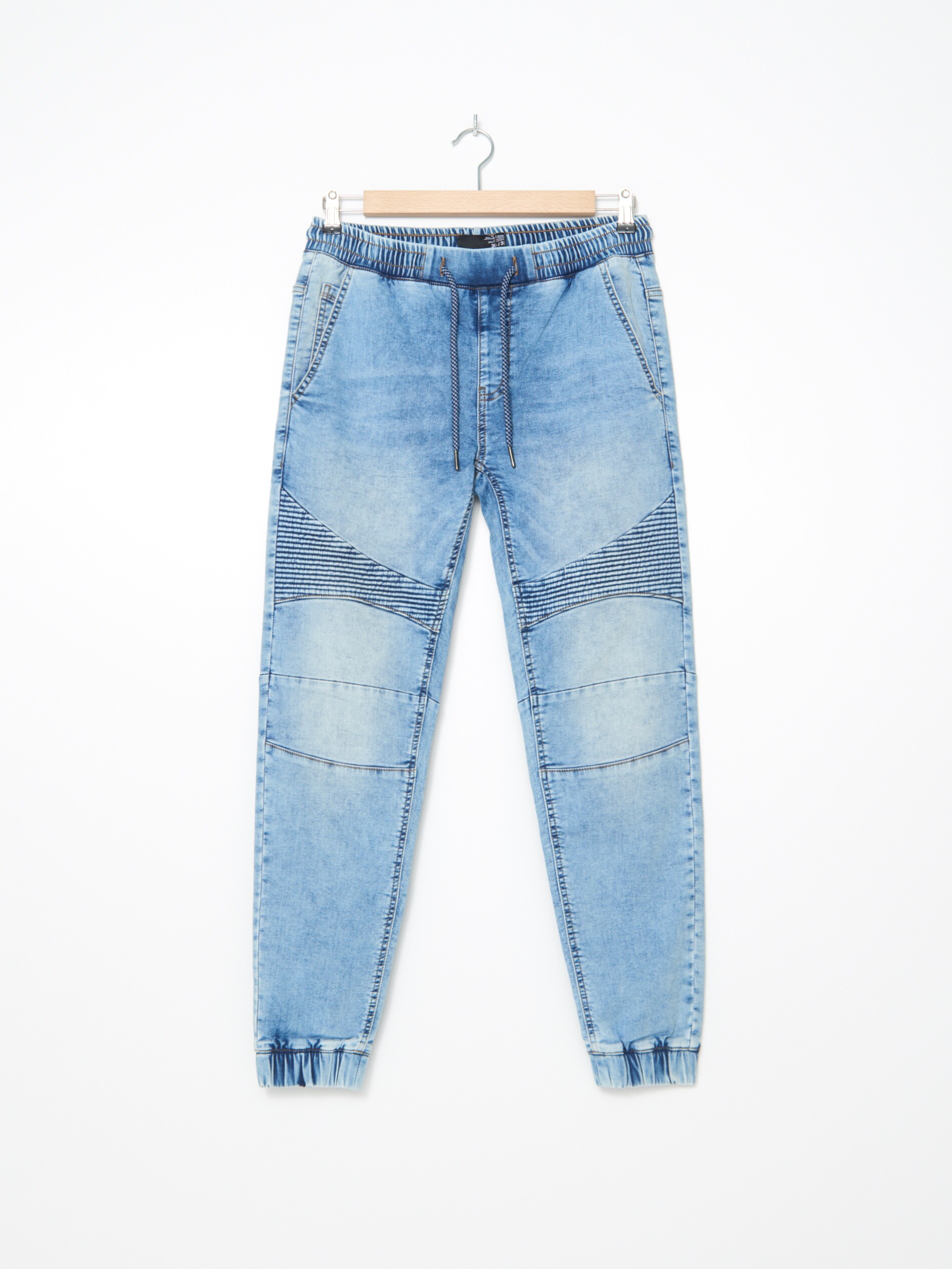 Denimové joggery so stehovaním