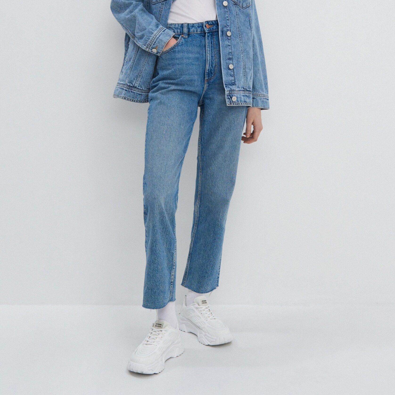 Džínsy rovného strihu s vysokým pásom