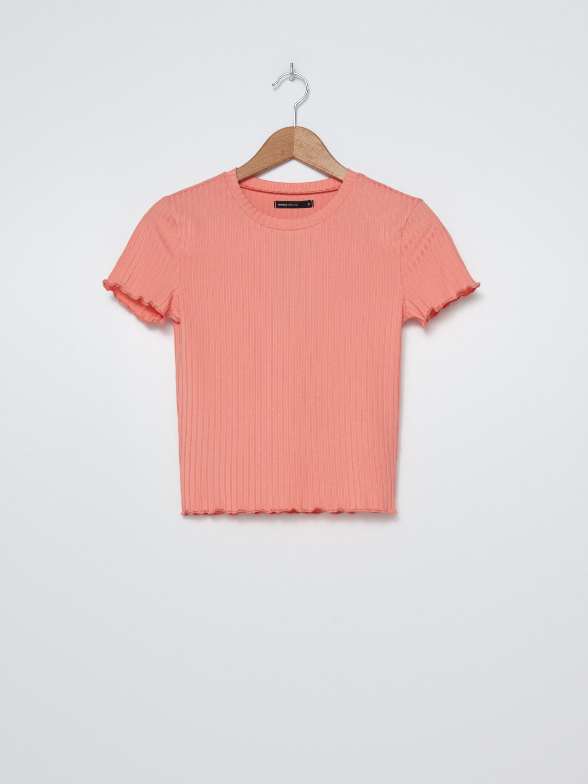 Tričko so zvlneným okrajom