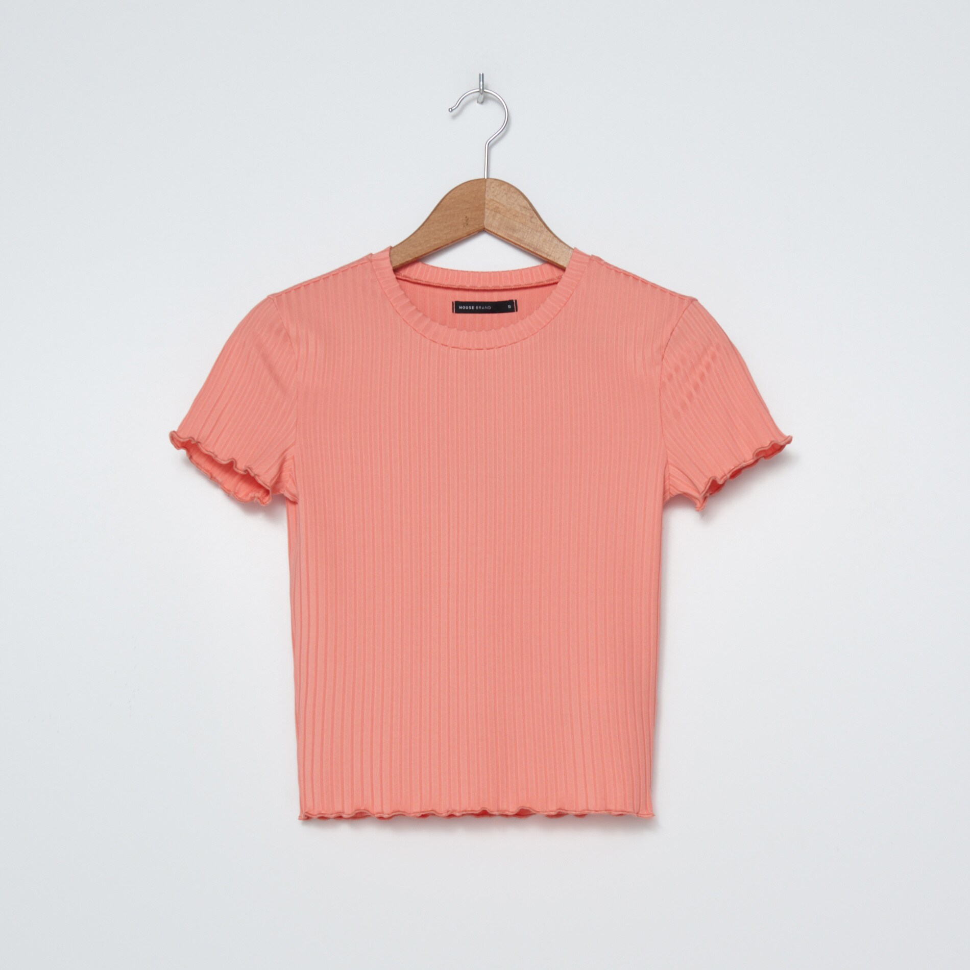 Tričko so zvlneným okrajom