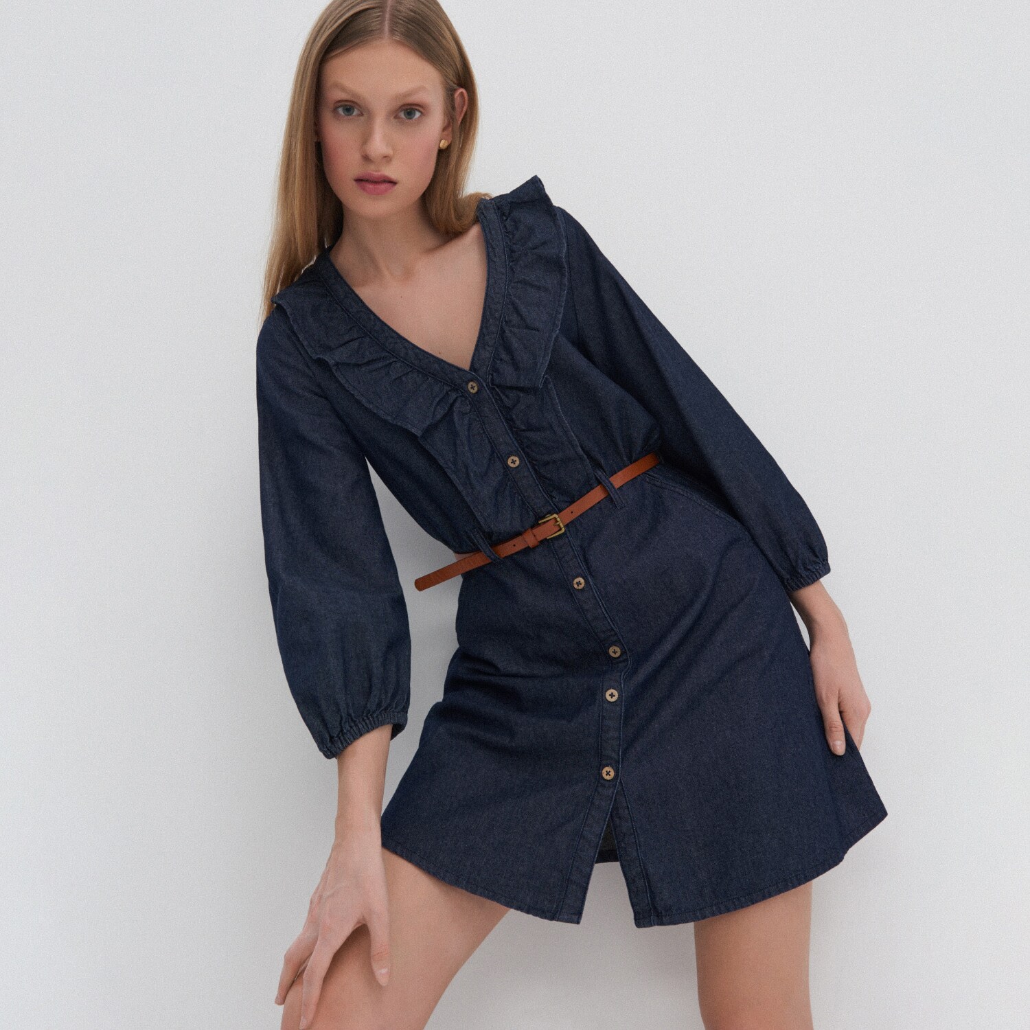 Džínsové šaty s opaskom