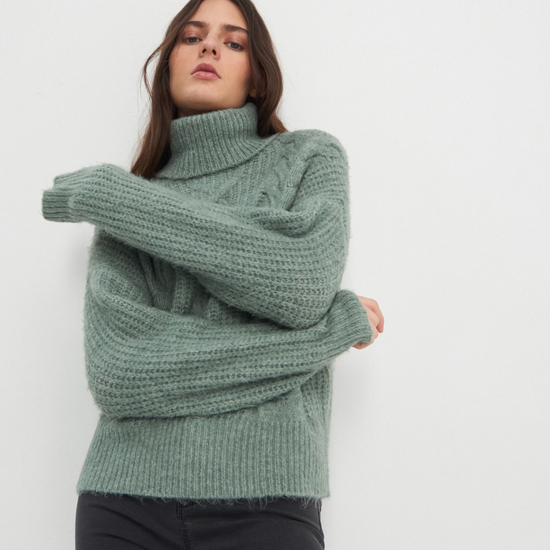 Huňatý rolákový sveter