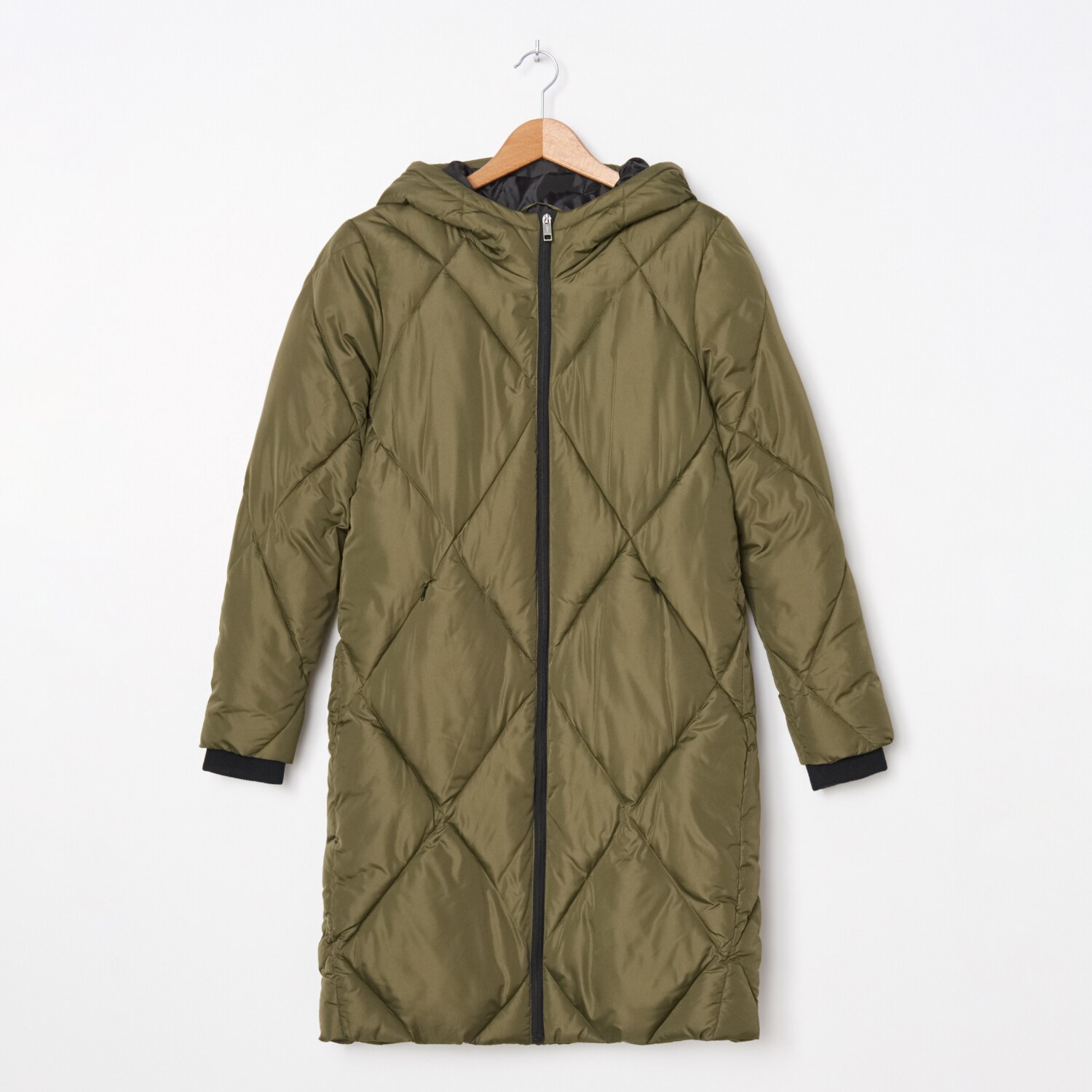 Prešívaný plášť s kapucňou