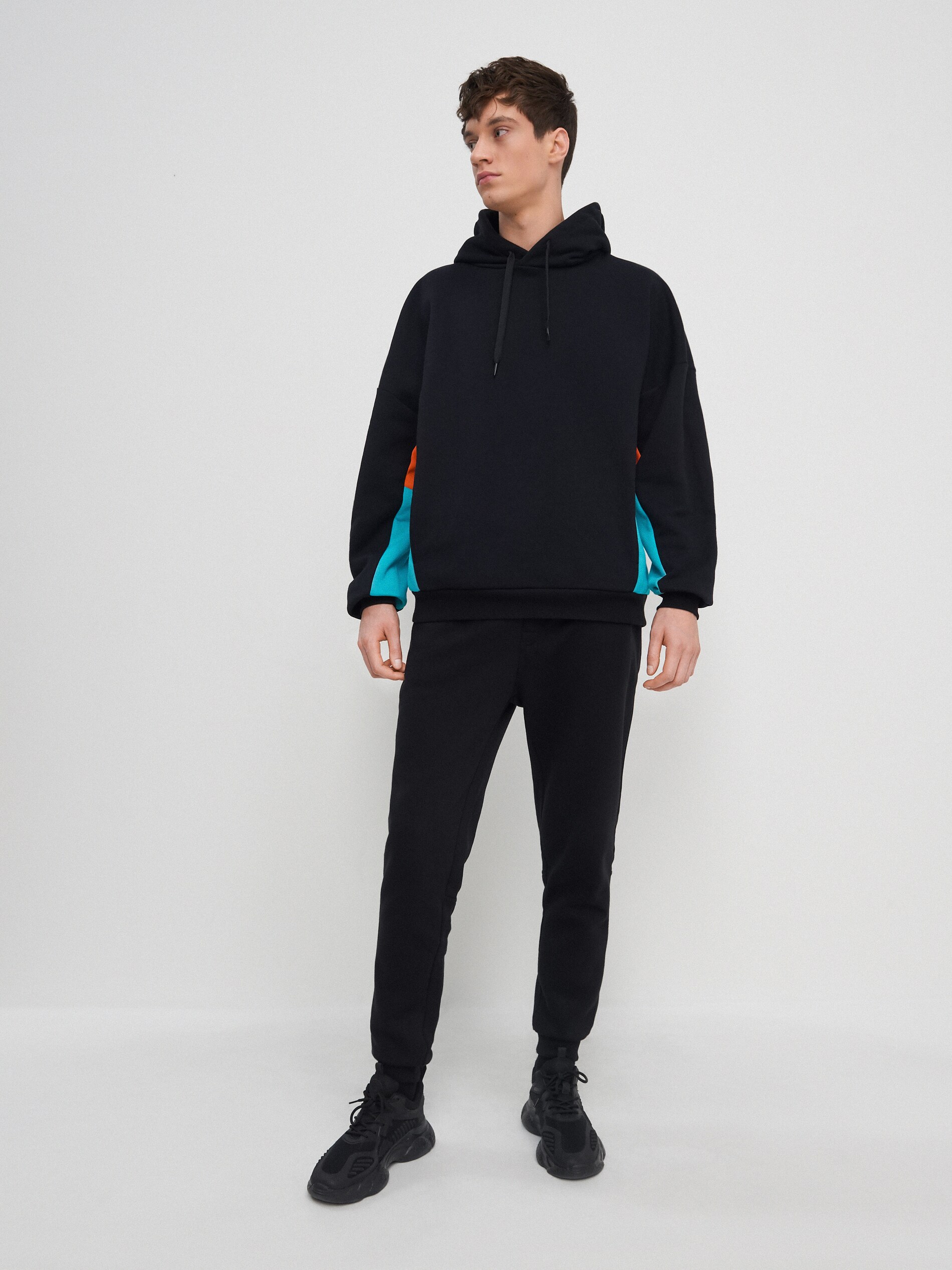 Mikina s farebnými vsadkami