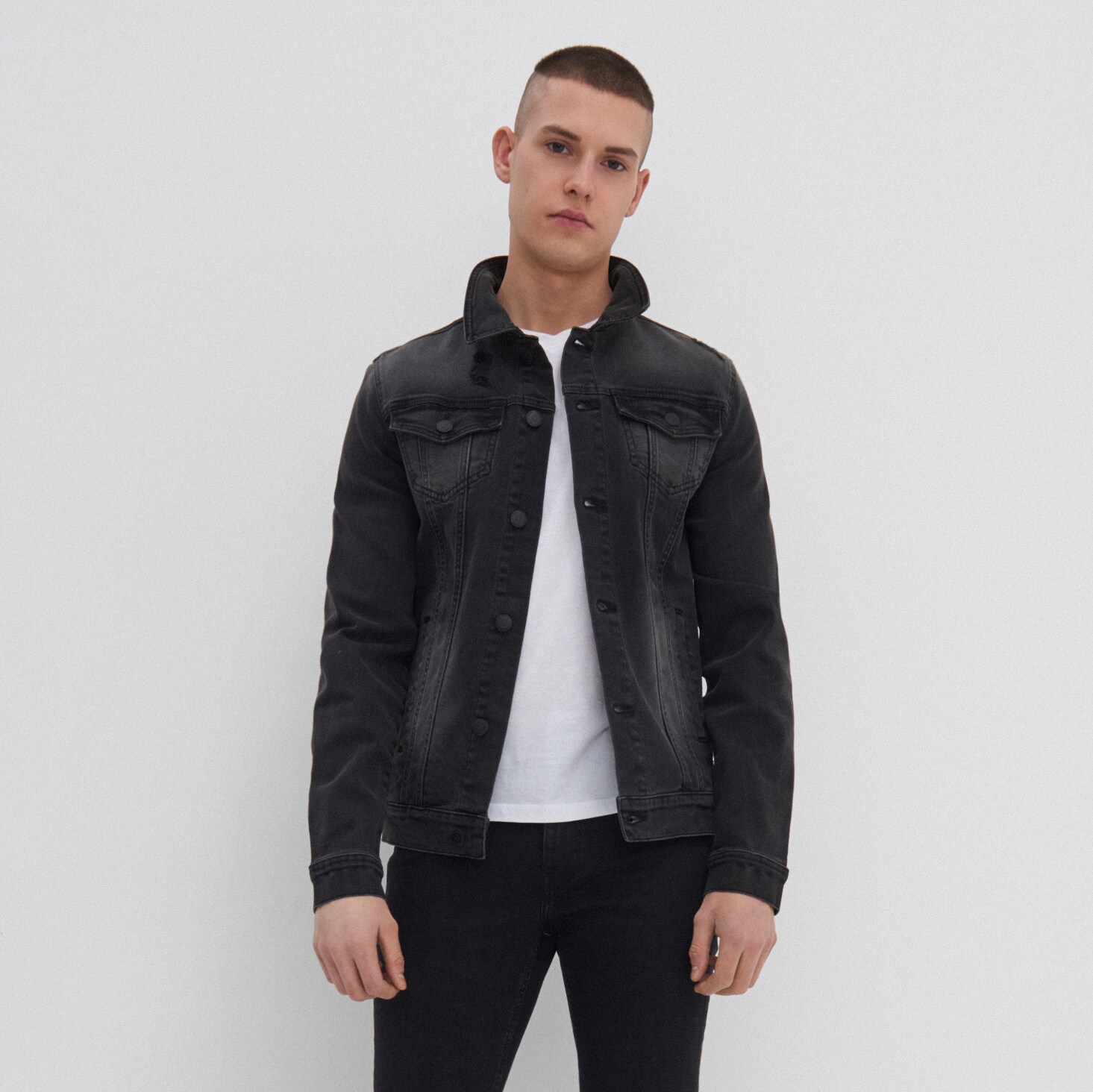 Vyblednutá riflová bunda