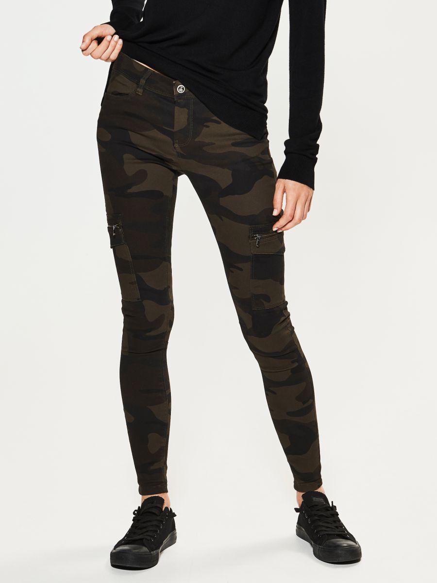 cargo pants with pockets