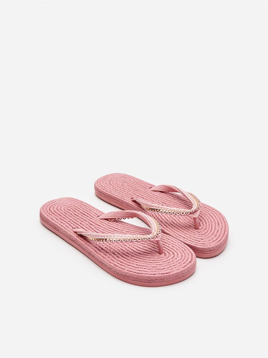 best flip flop for wide feet