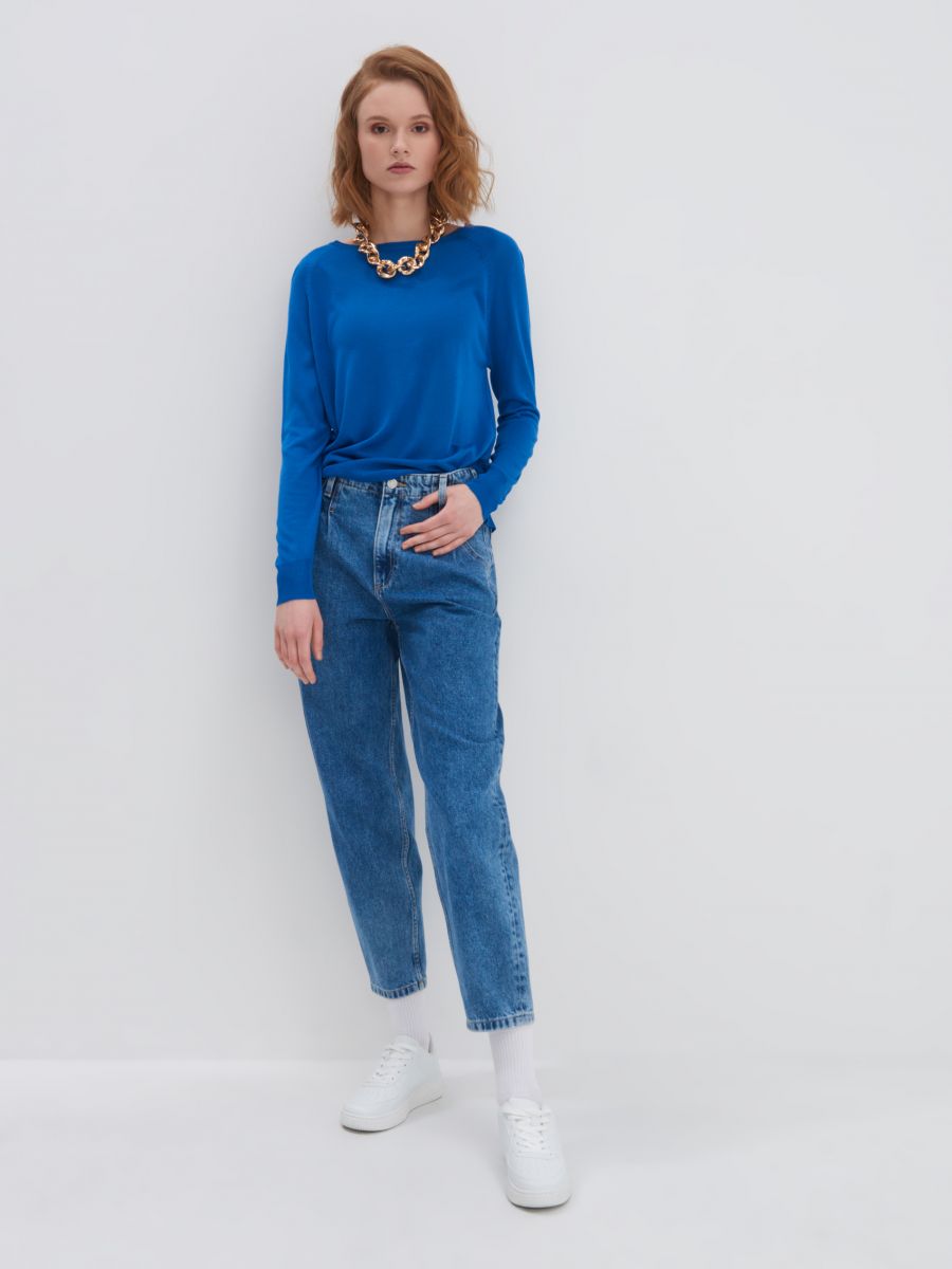 Mom jeans with a washed-out effect 